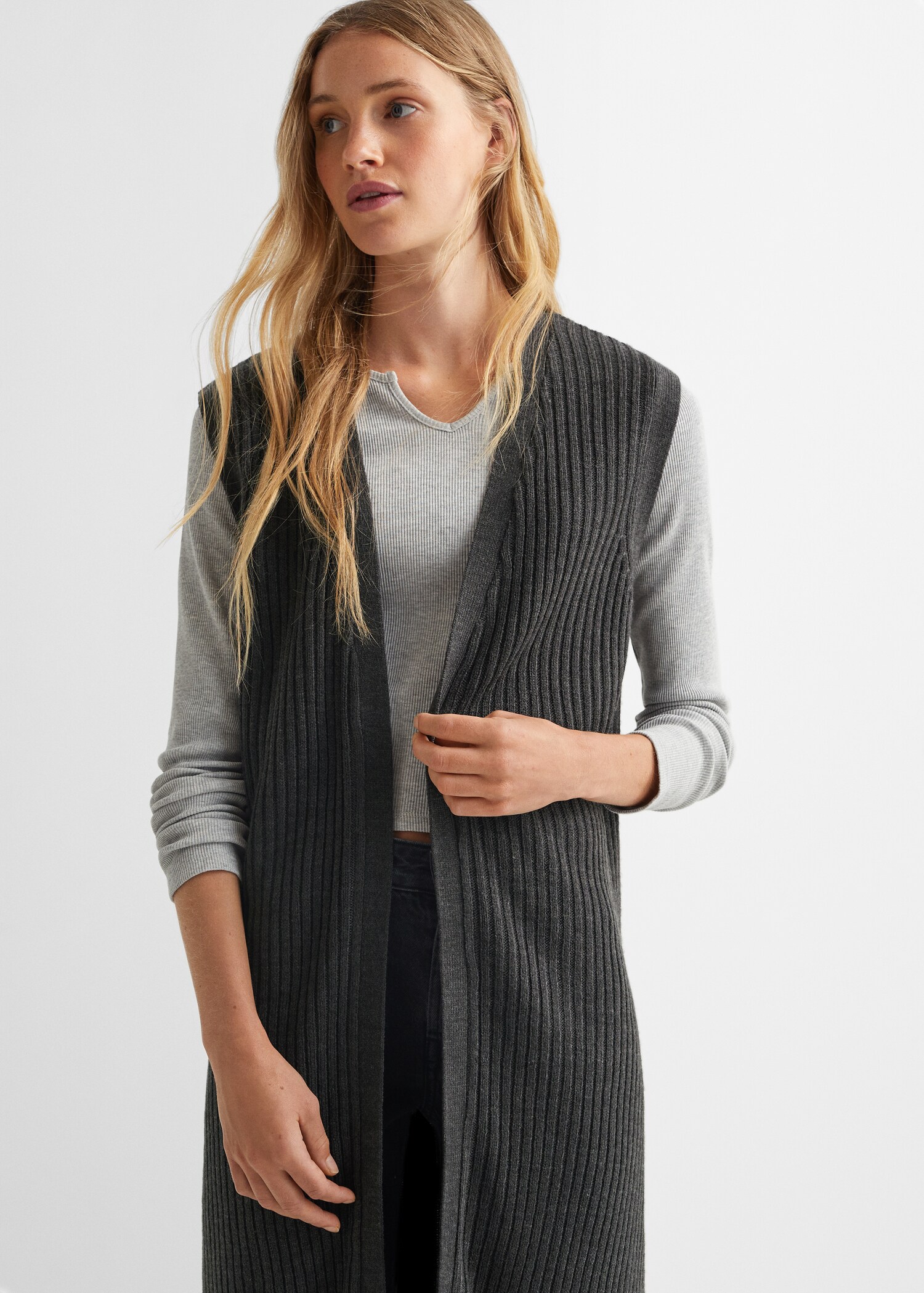 Ribbed sleeveless cardigan