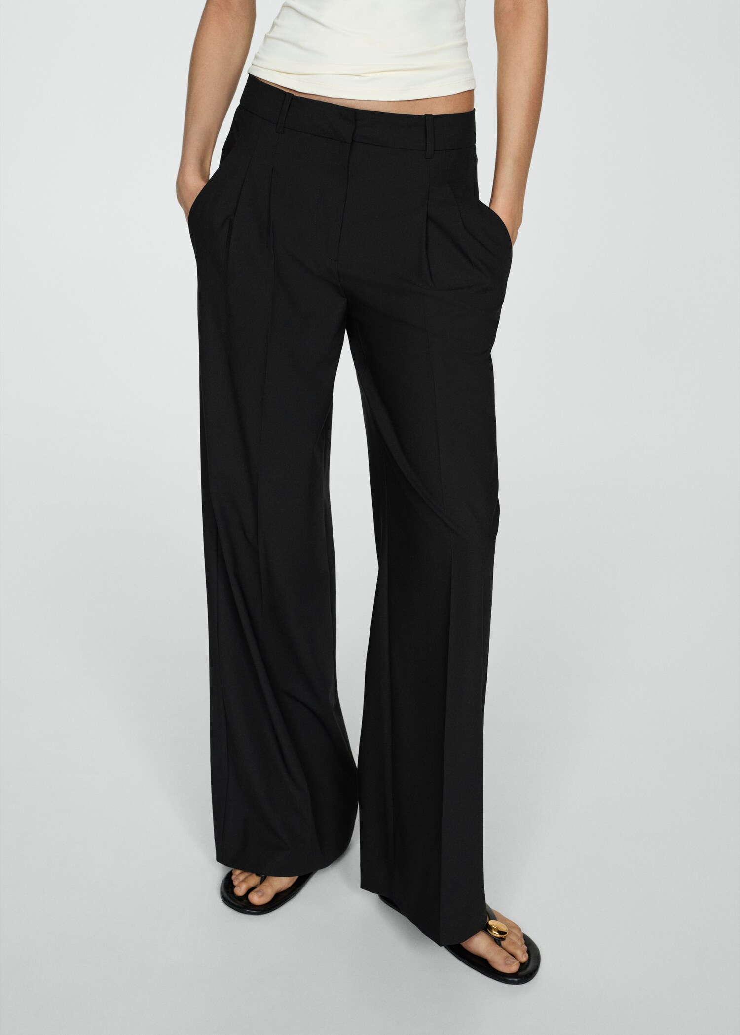 Straight-fit pleated pants