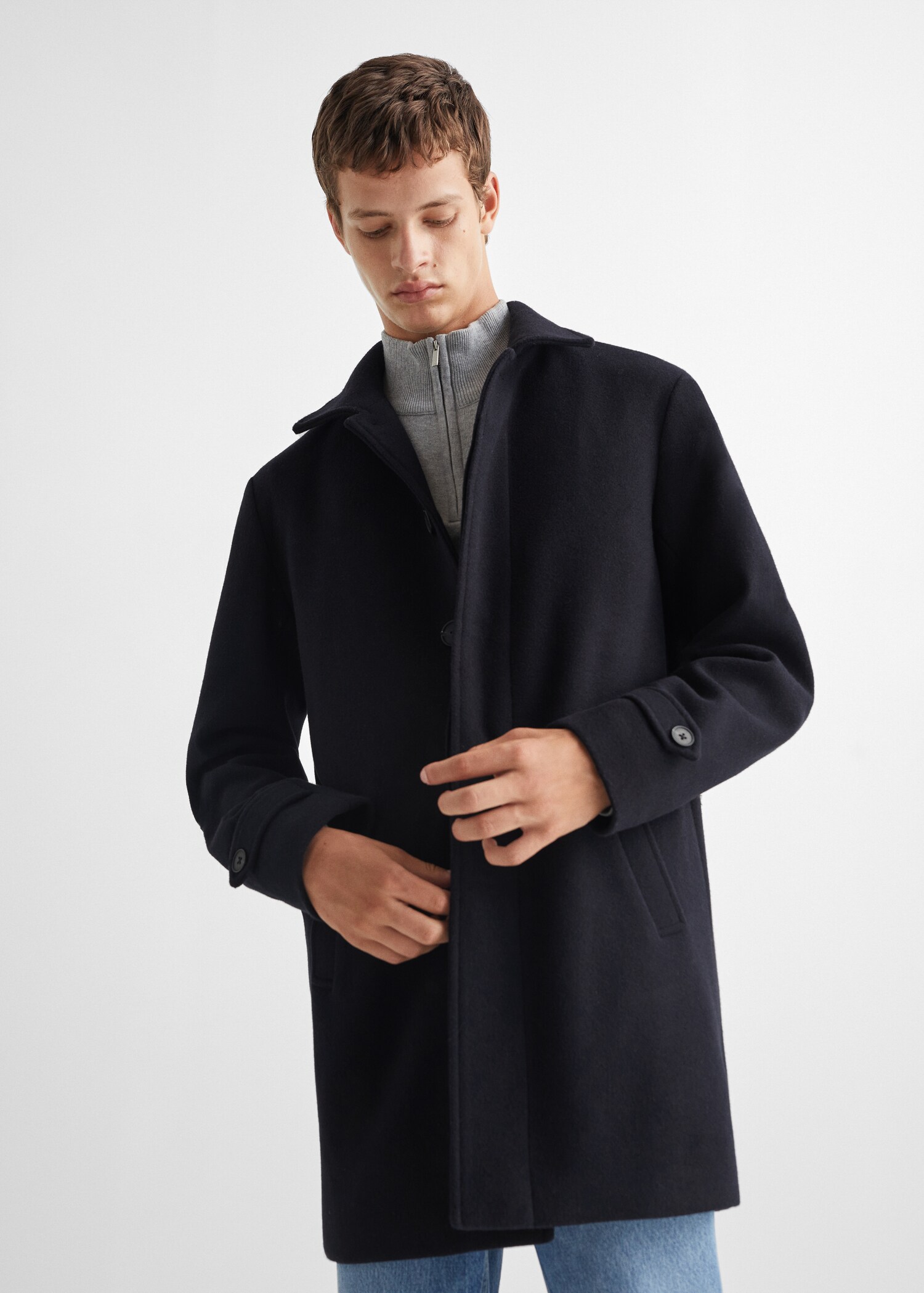 Coat with classic collar