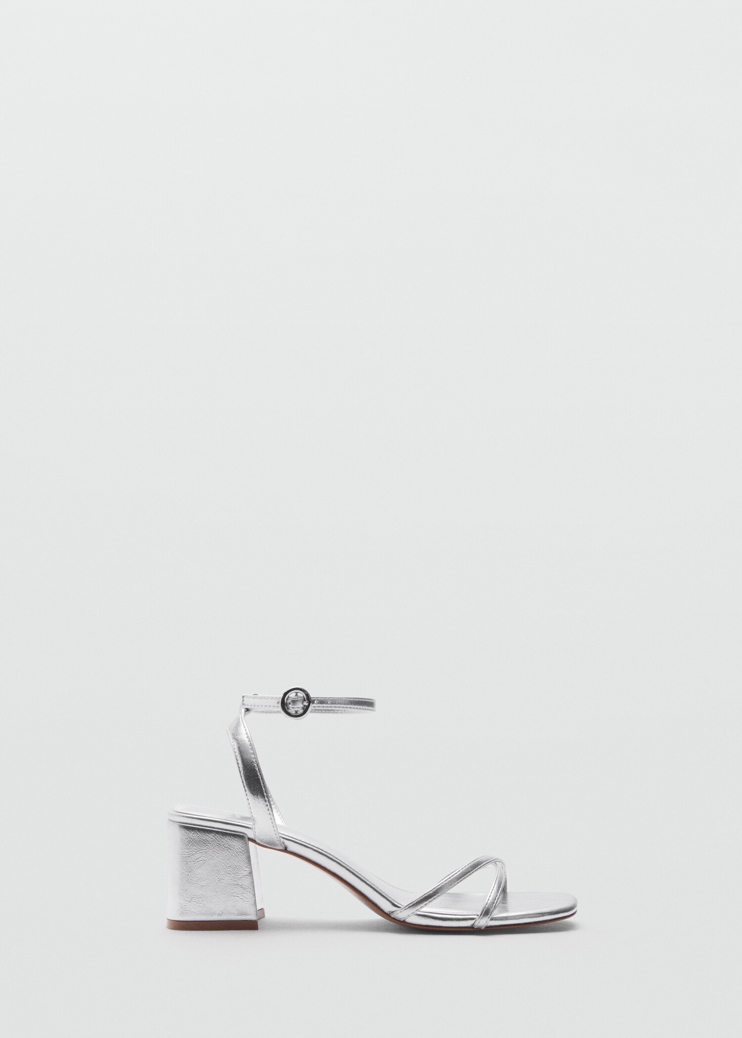 Metallic straps sandals