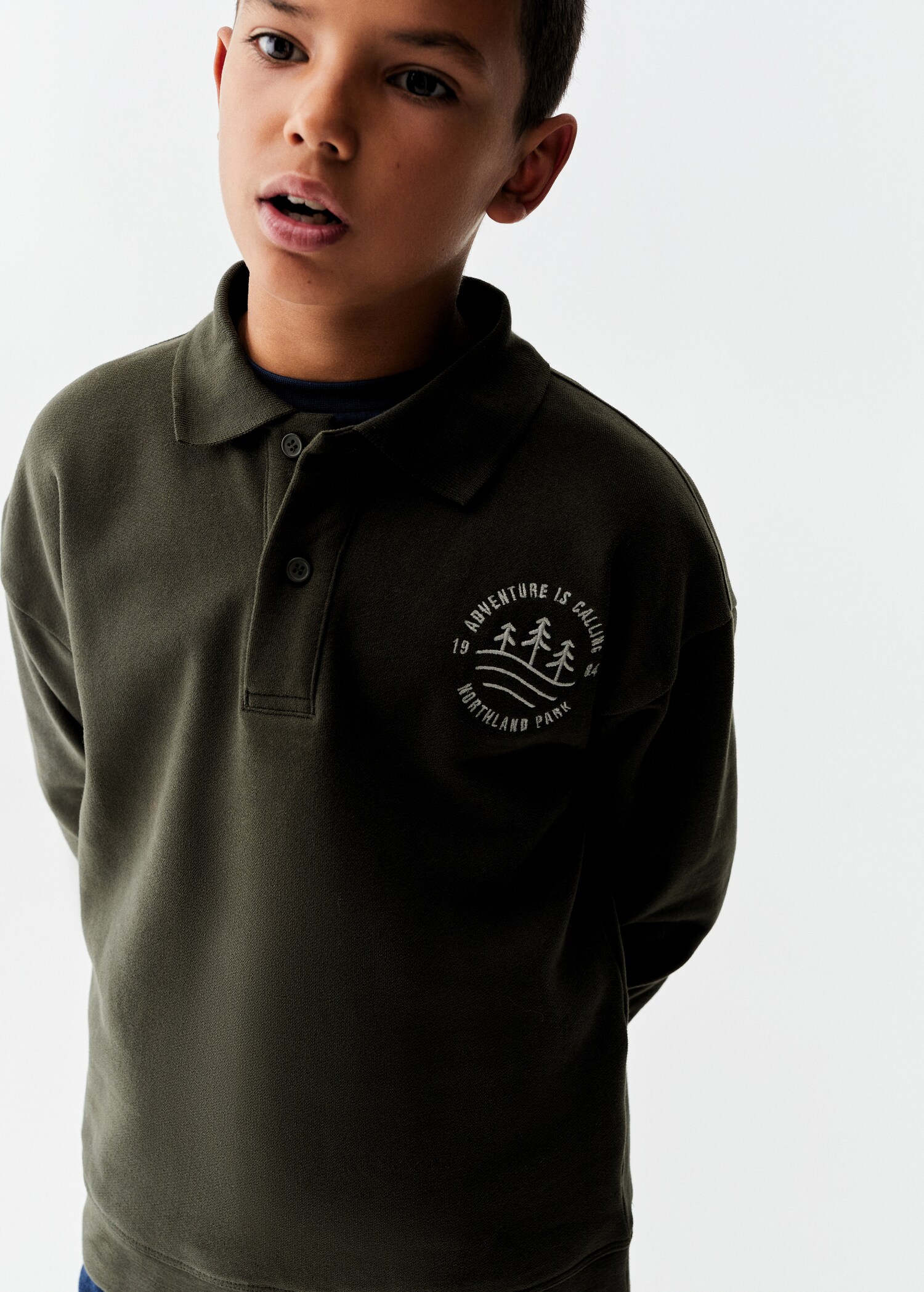 Polo sweatshirt with message