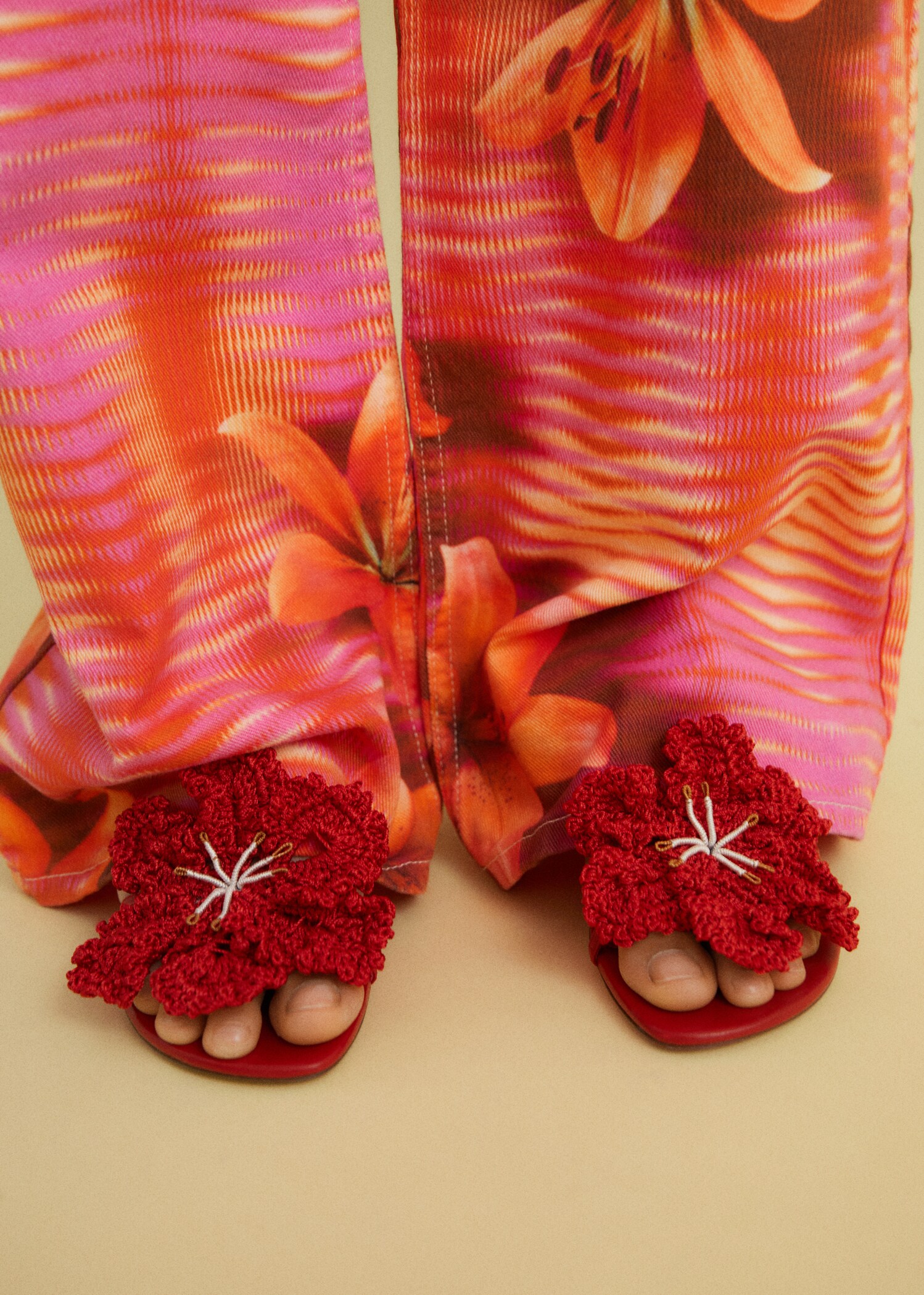 Leather sandals with flower heel