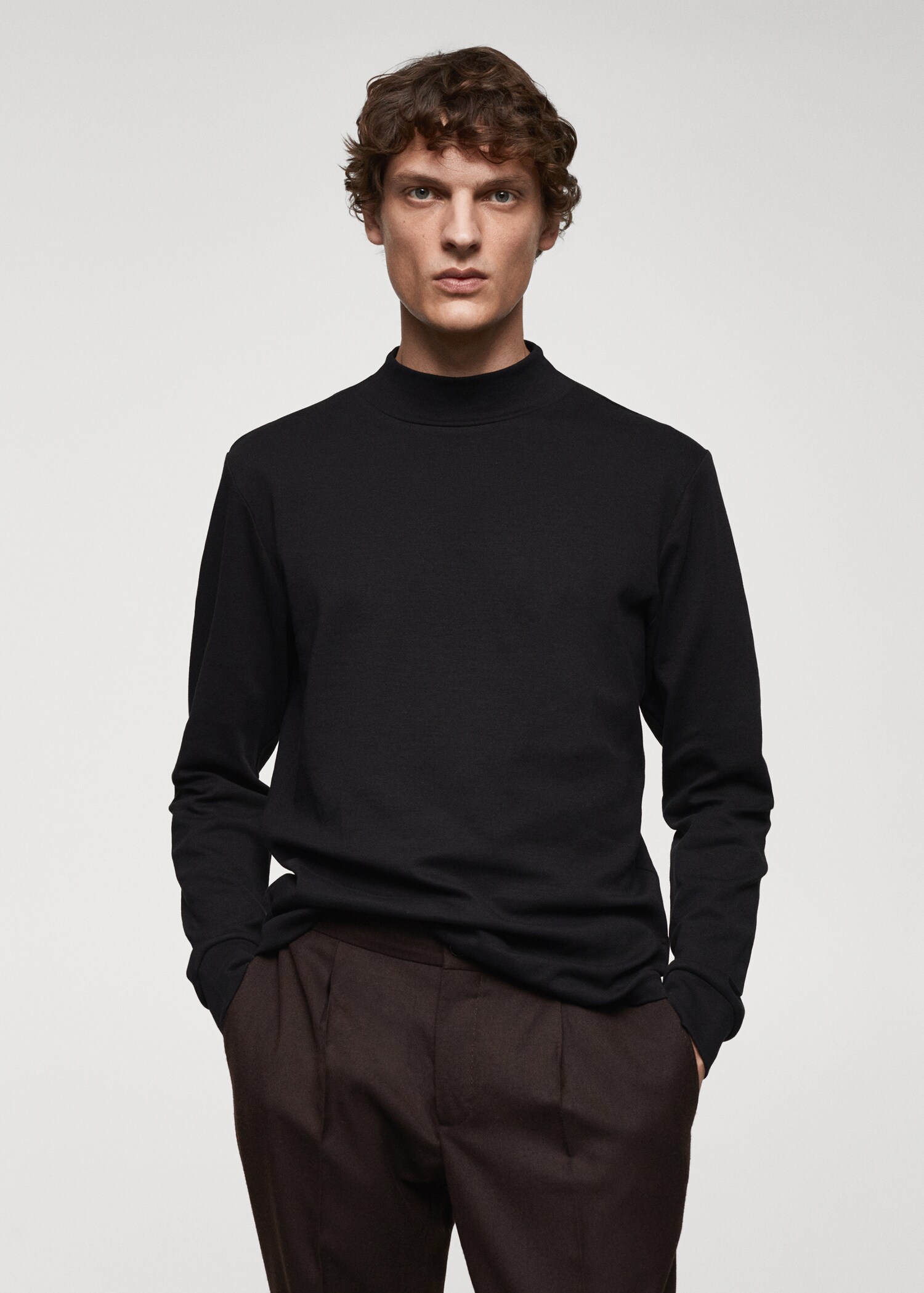 Long-sleeved t-shirt with perkins neck