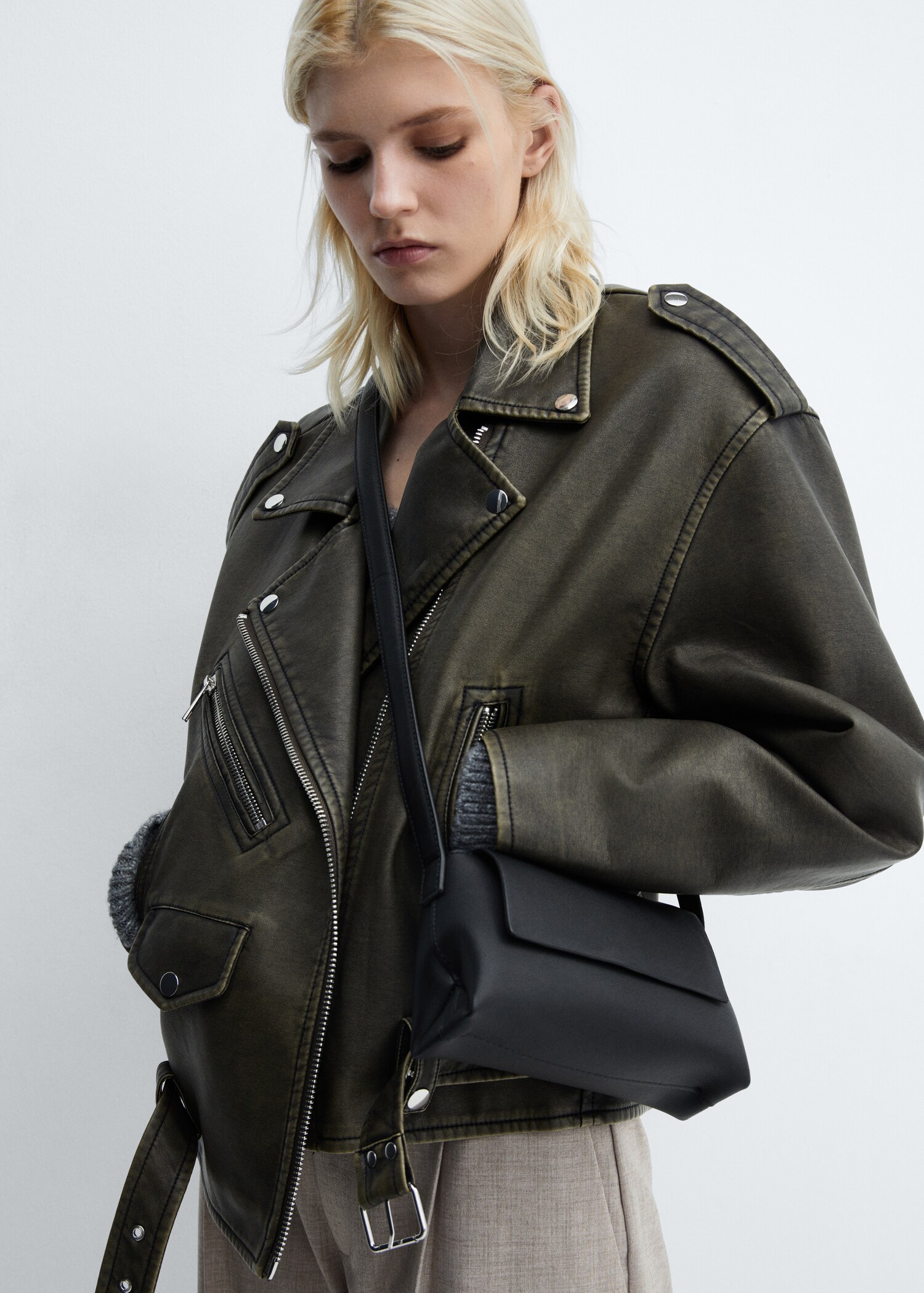 Crossbody bag with flap