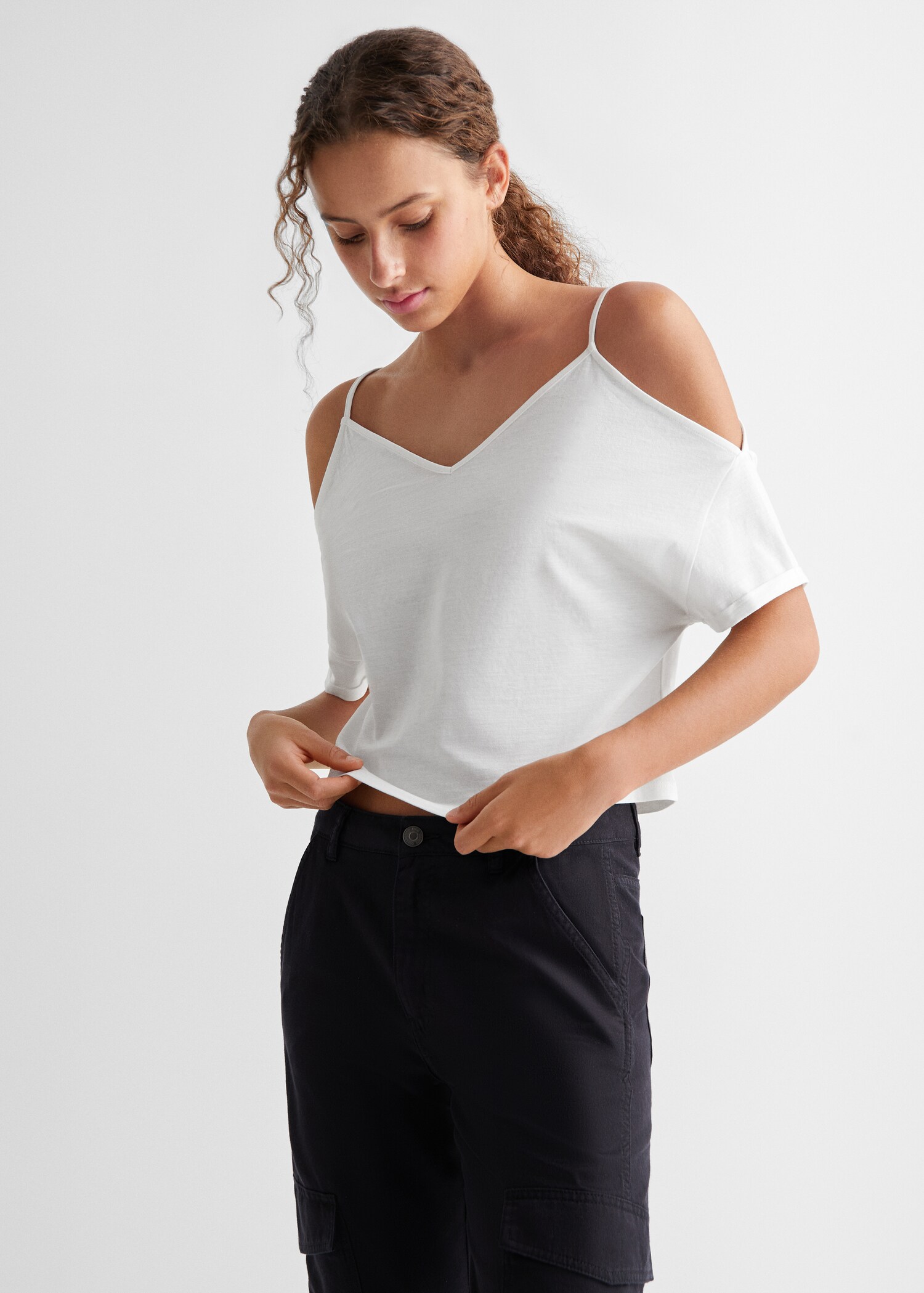 Off shoulders T-shirt