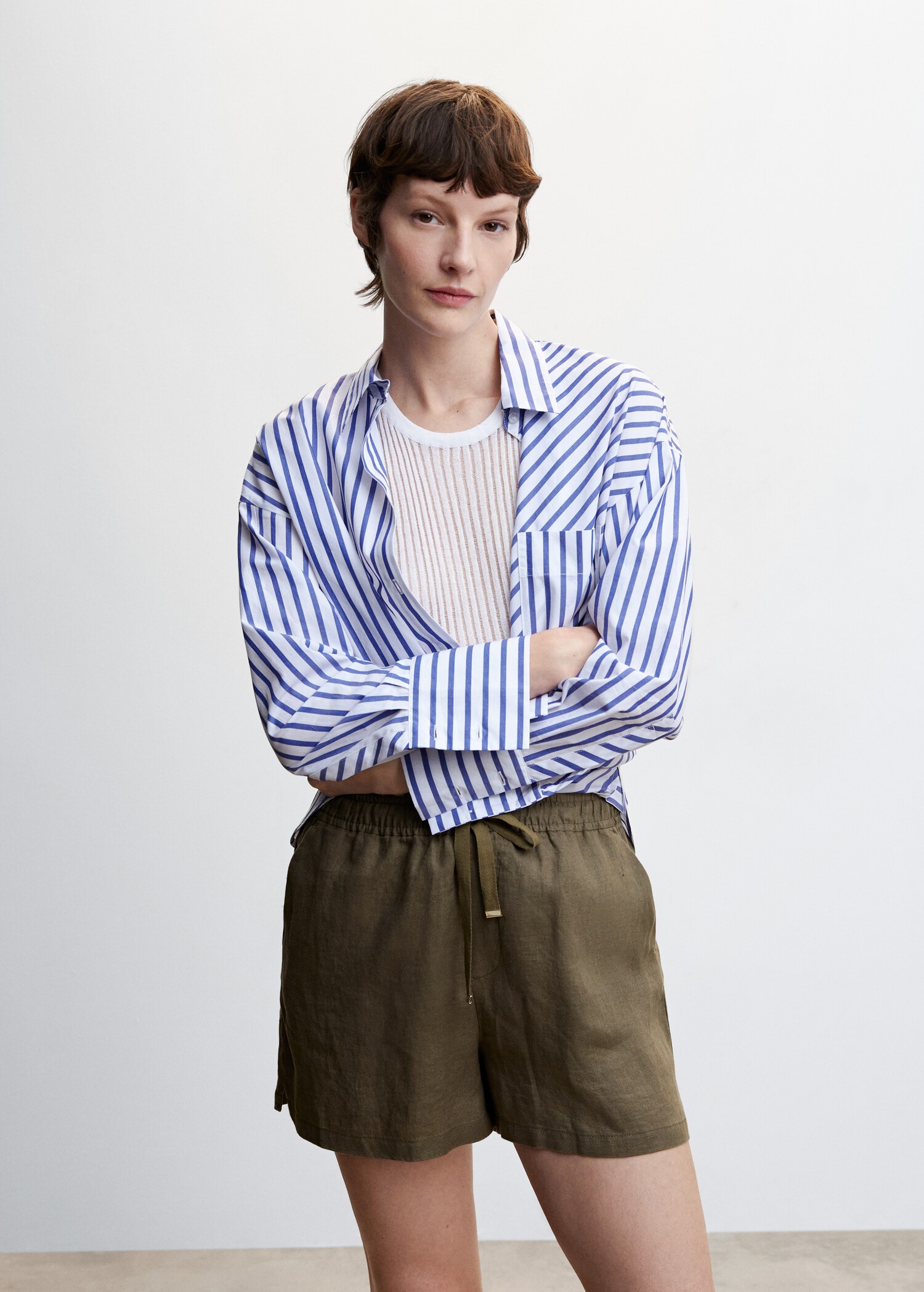 Linen shorts with drawstring