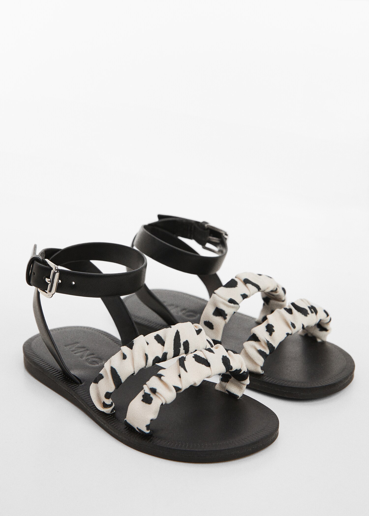Buckle strap sandals