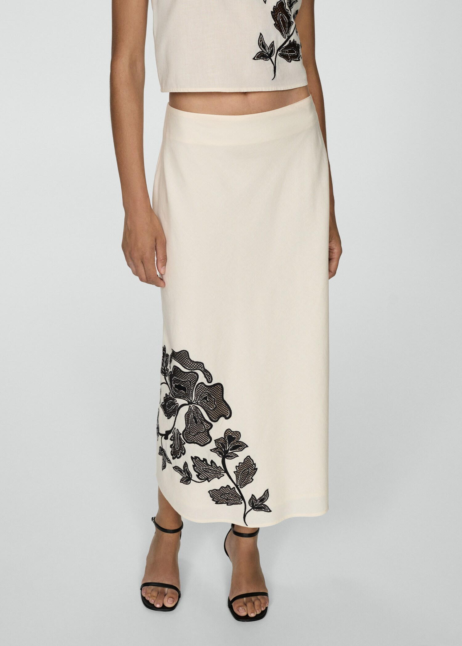 Embroidered long skirt