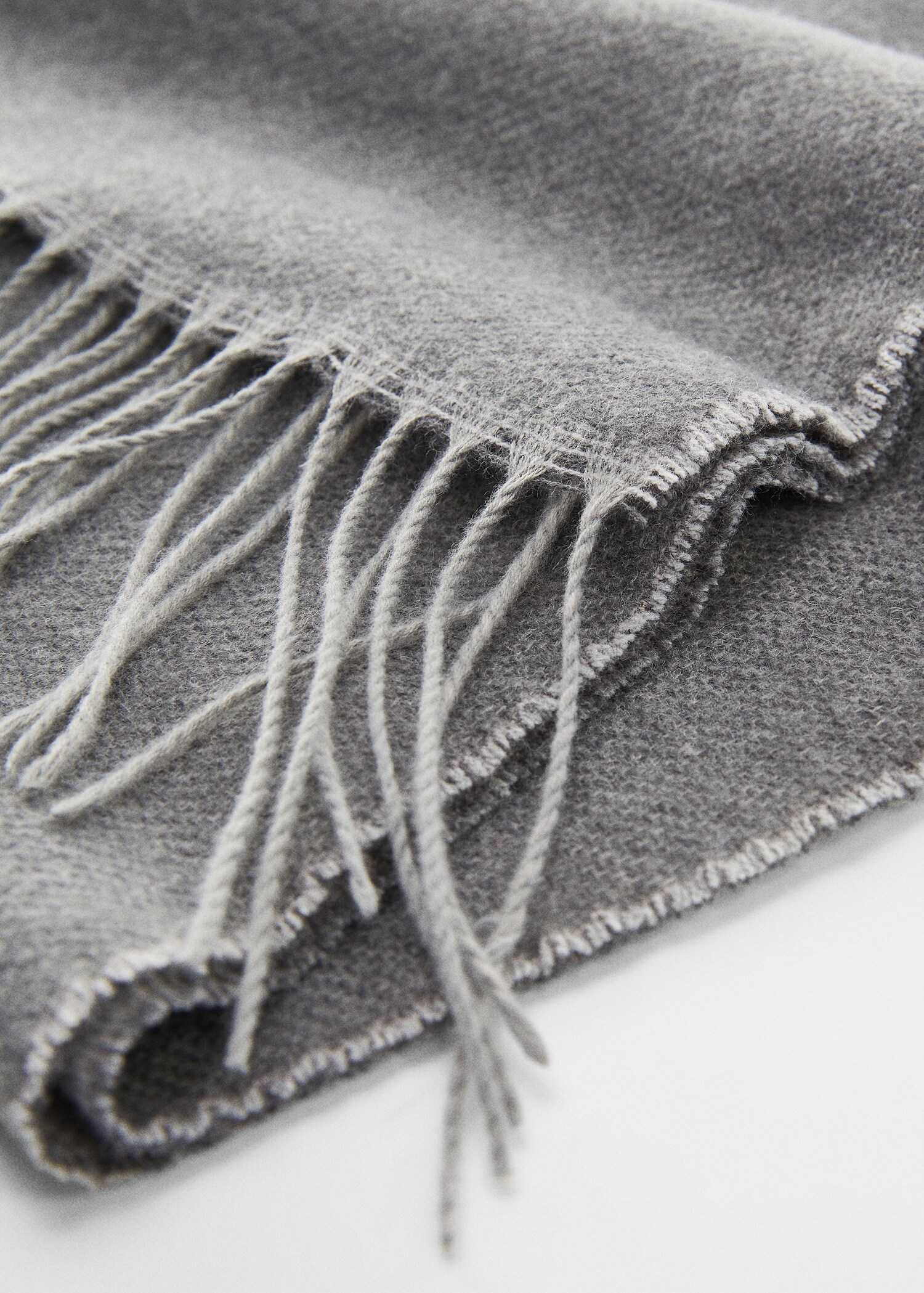 Two-tone fringed scarf