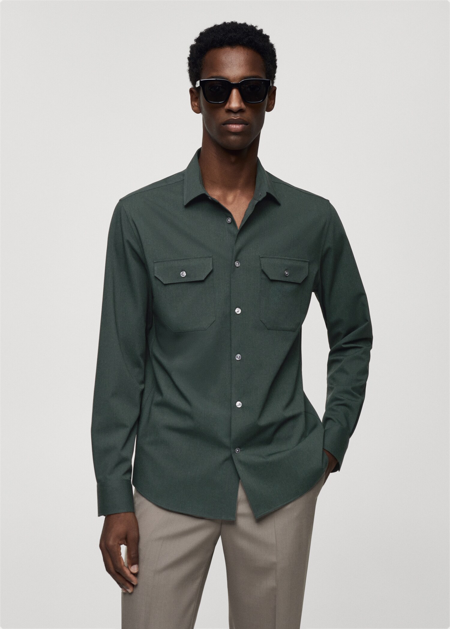 Overshirt with stretch-fabric pockets