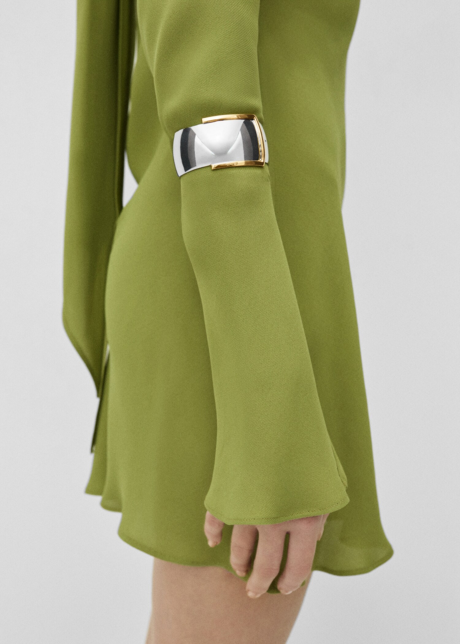Buckle-design bracelet