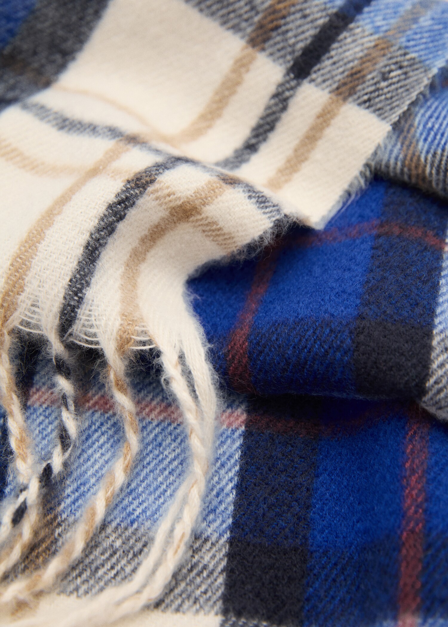 Check scarf with fringed ends