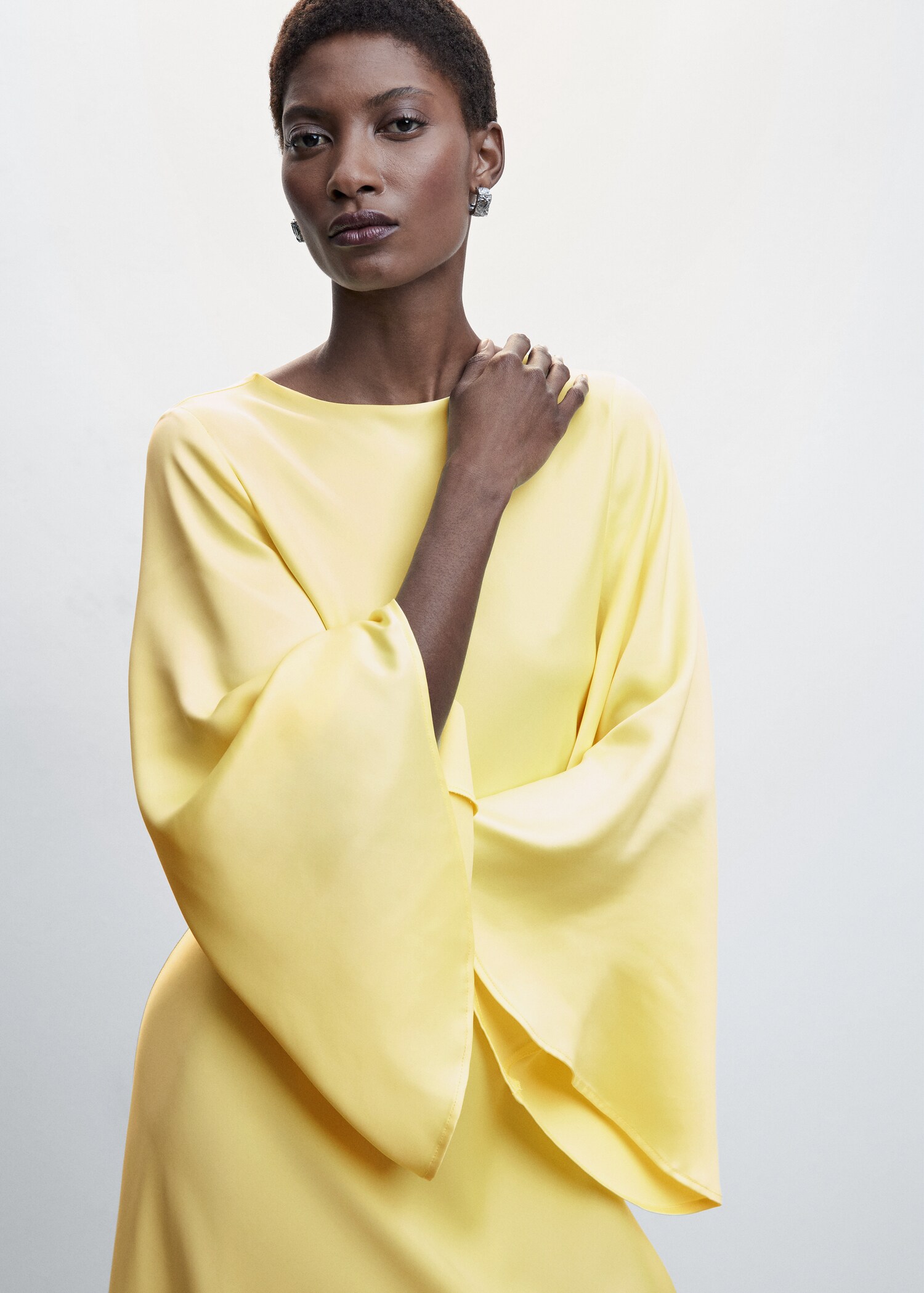 Flared sleeves dress