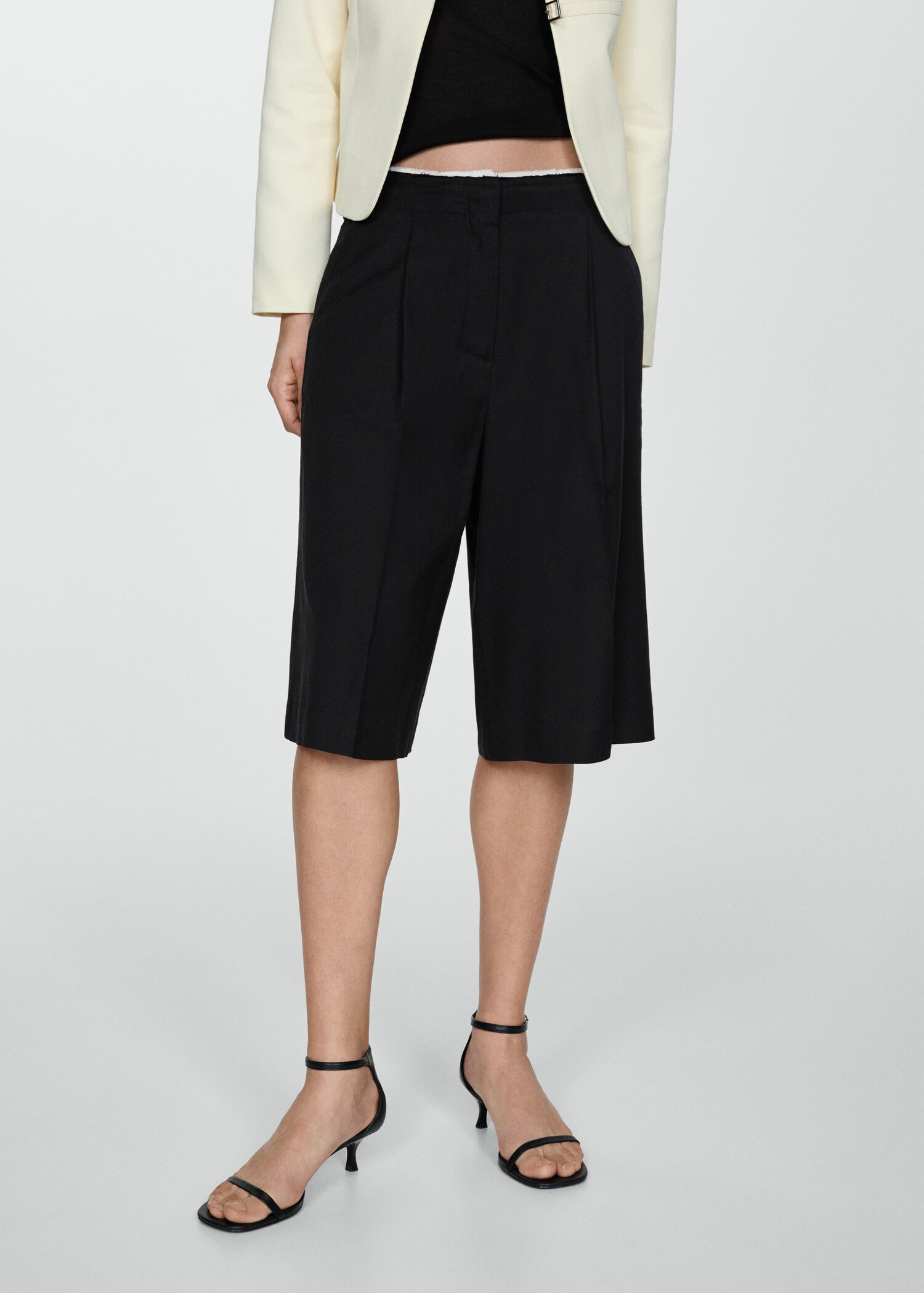 Bermuda shorts with contrast trim
