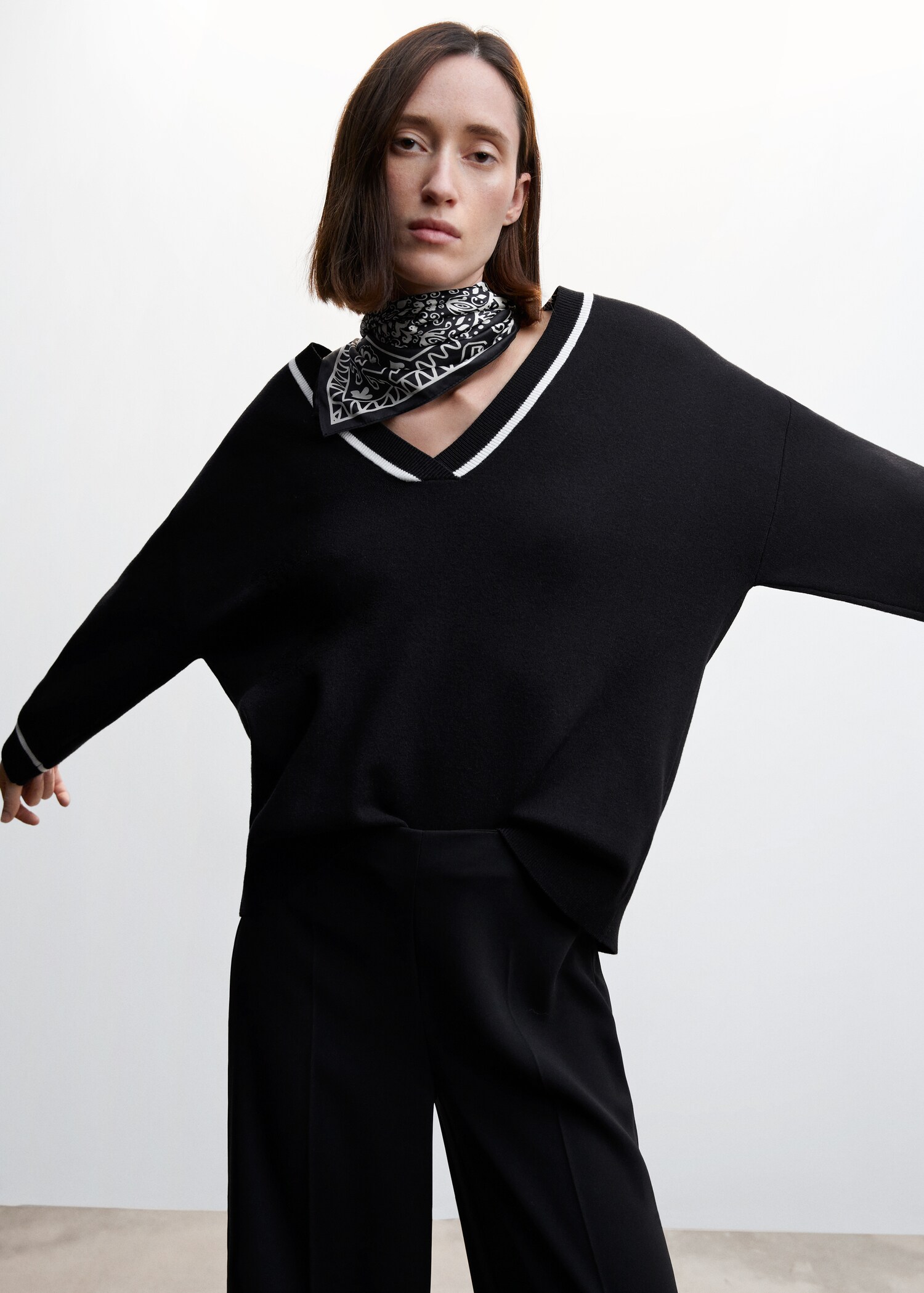 Contrasting V-neck sweater