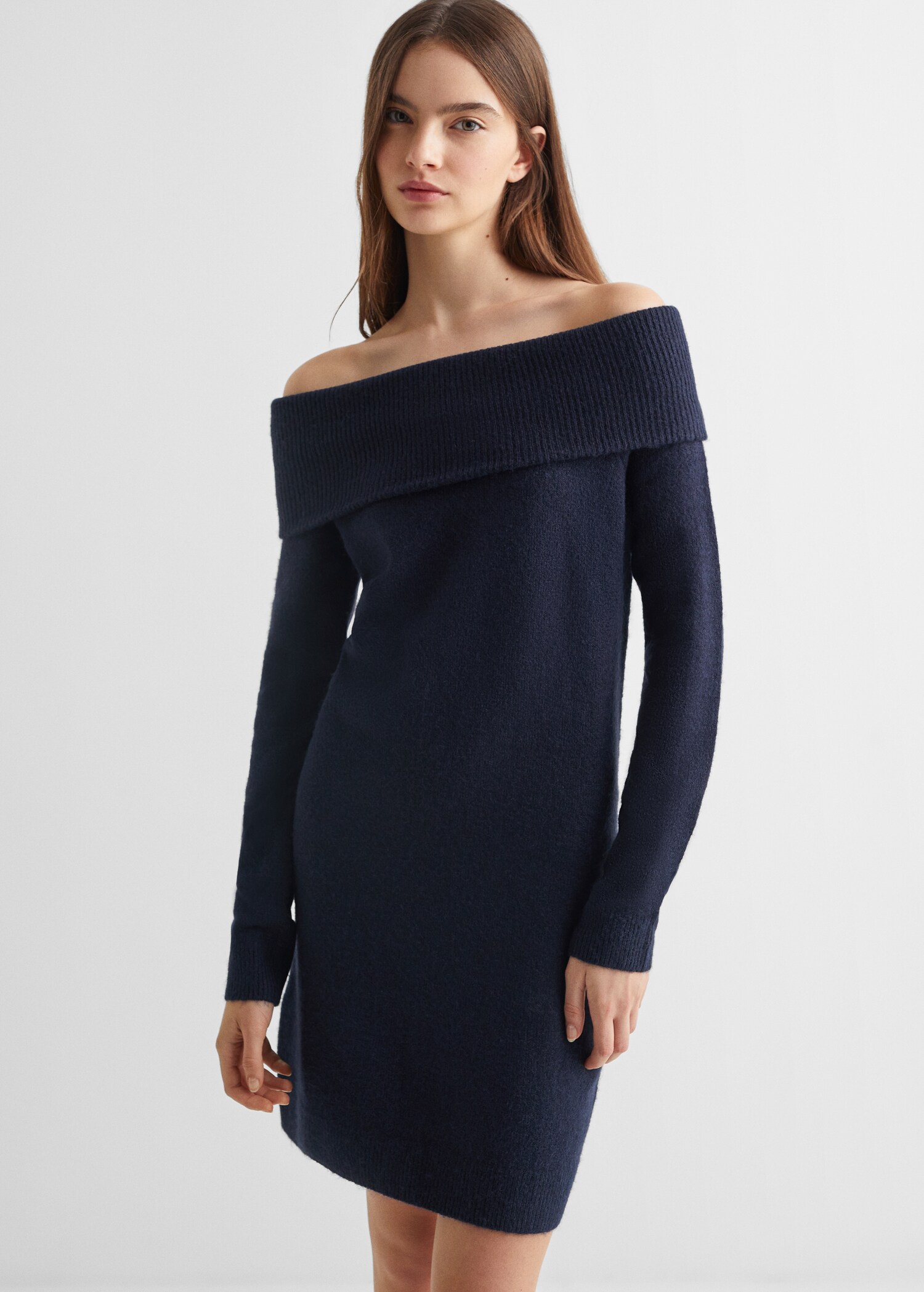 Off-shoulders dress