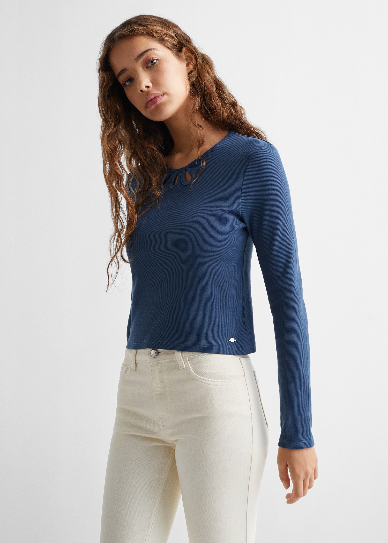 Long-sleeve t-shirt with cut-out