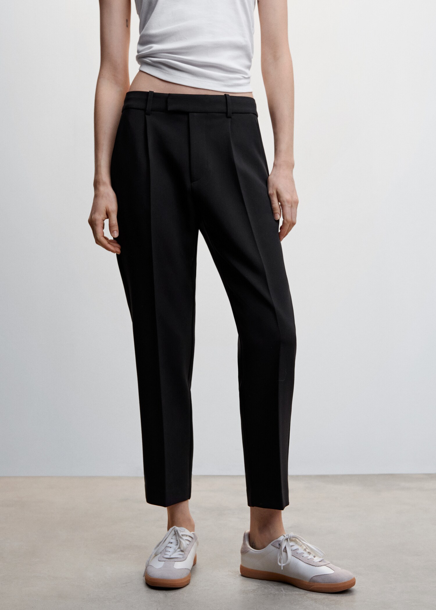 Straight-fit pleated pants