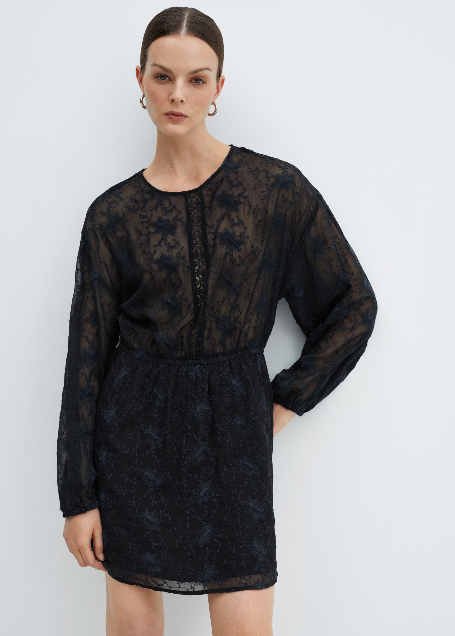 Puff-sleeved embroidered dress