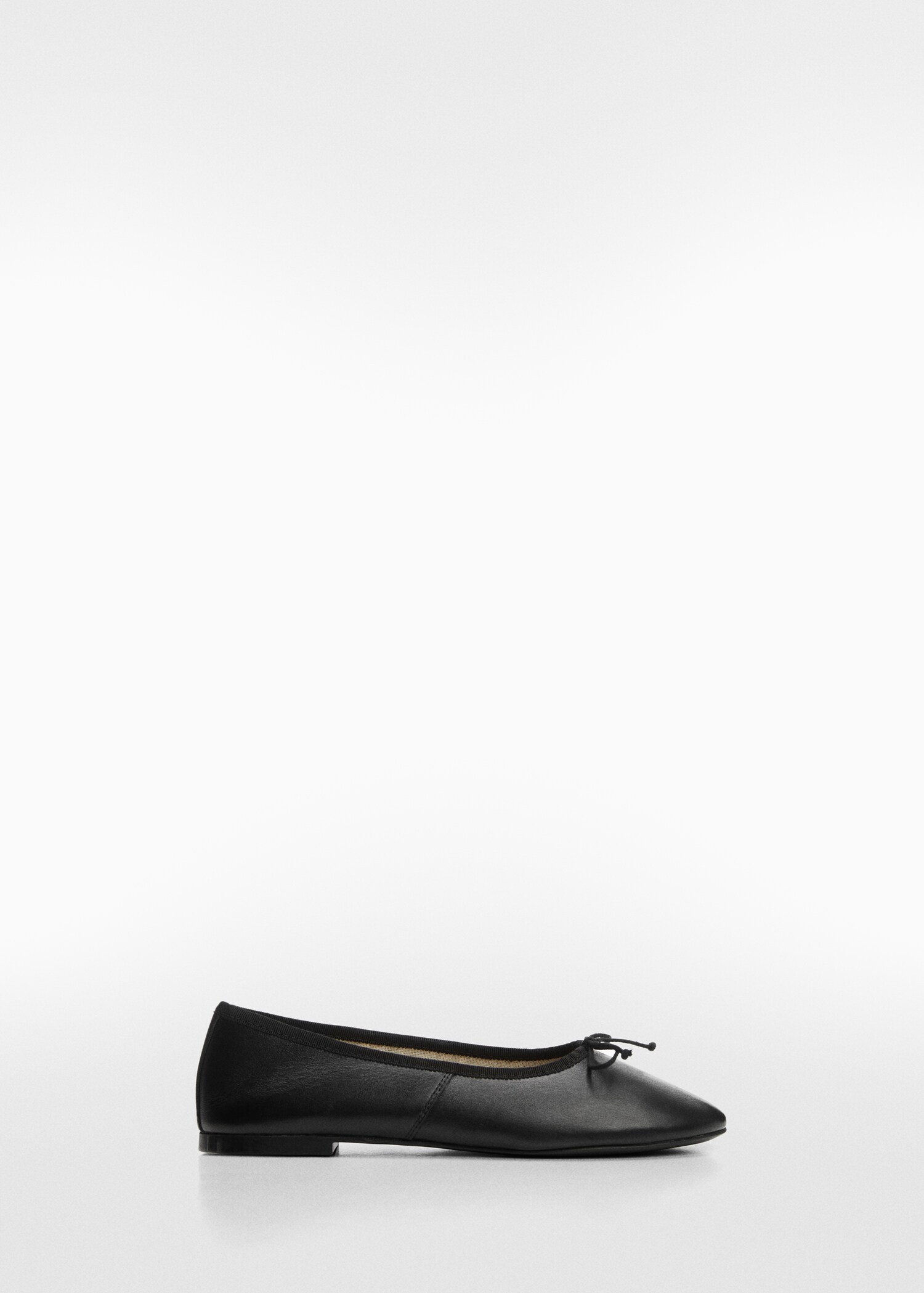 Leather ballet flats with bow