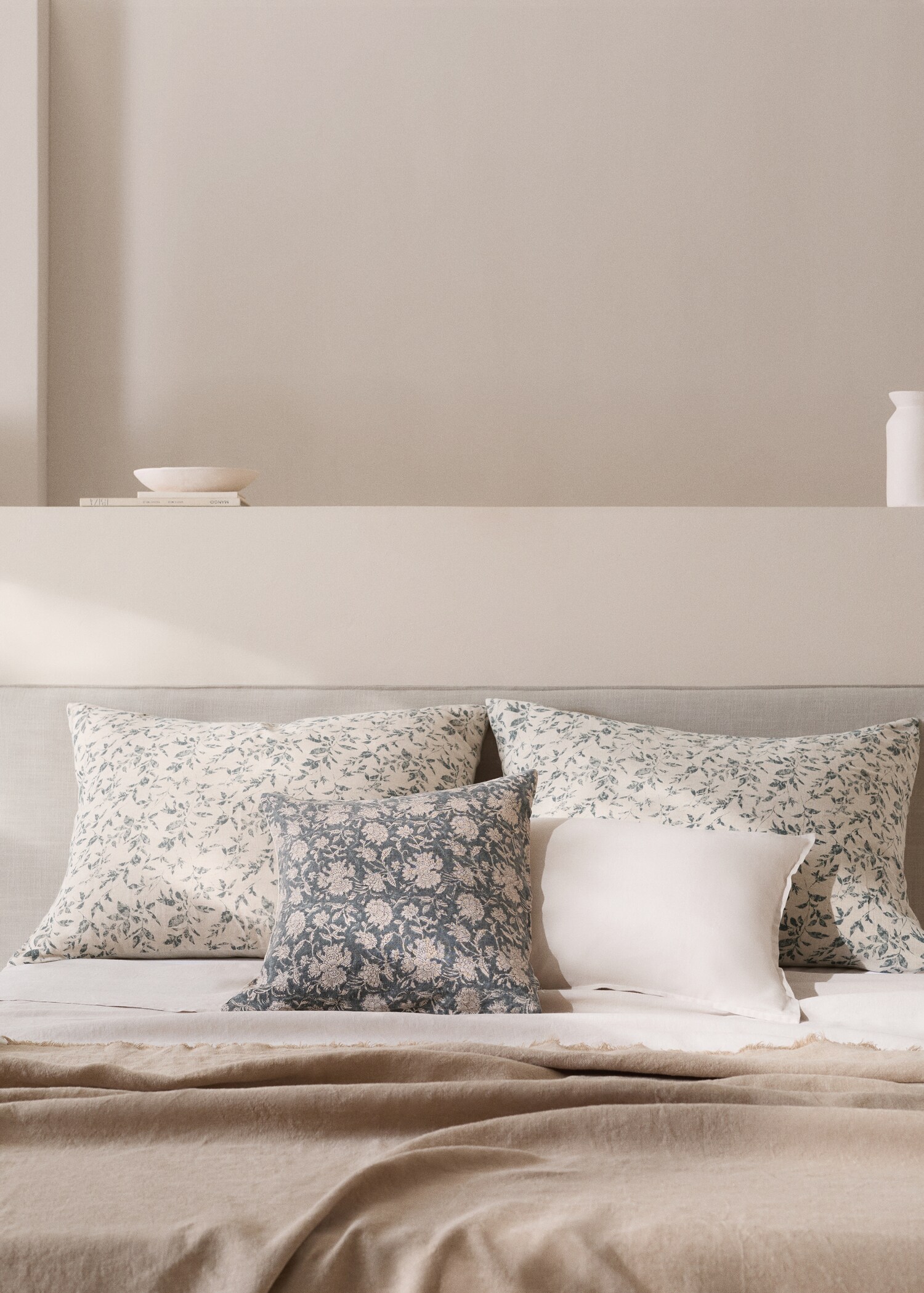 Cotton linen floral cushion cover 70x90cm