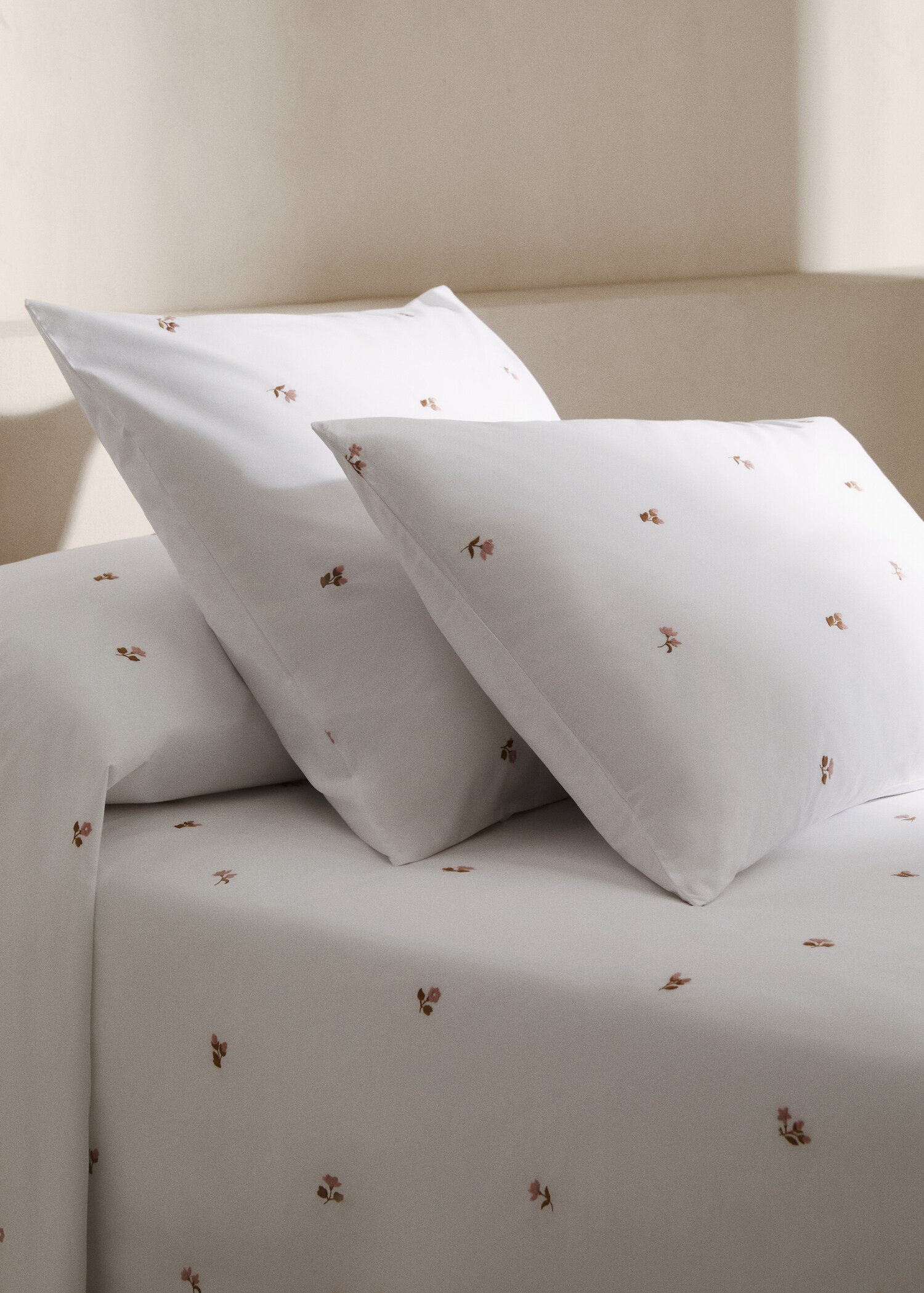 Floral-embroidered pillowcase 45x110cm (Pack of 2)