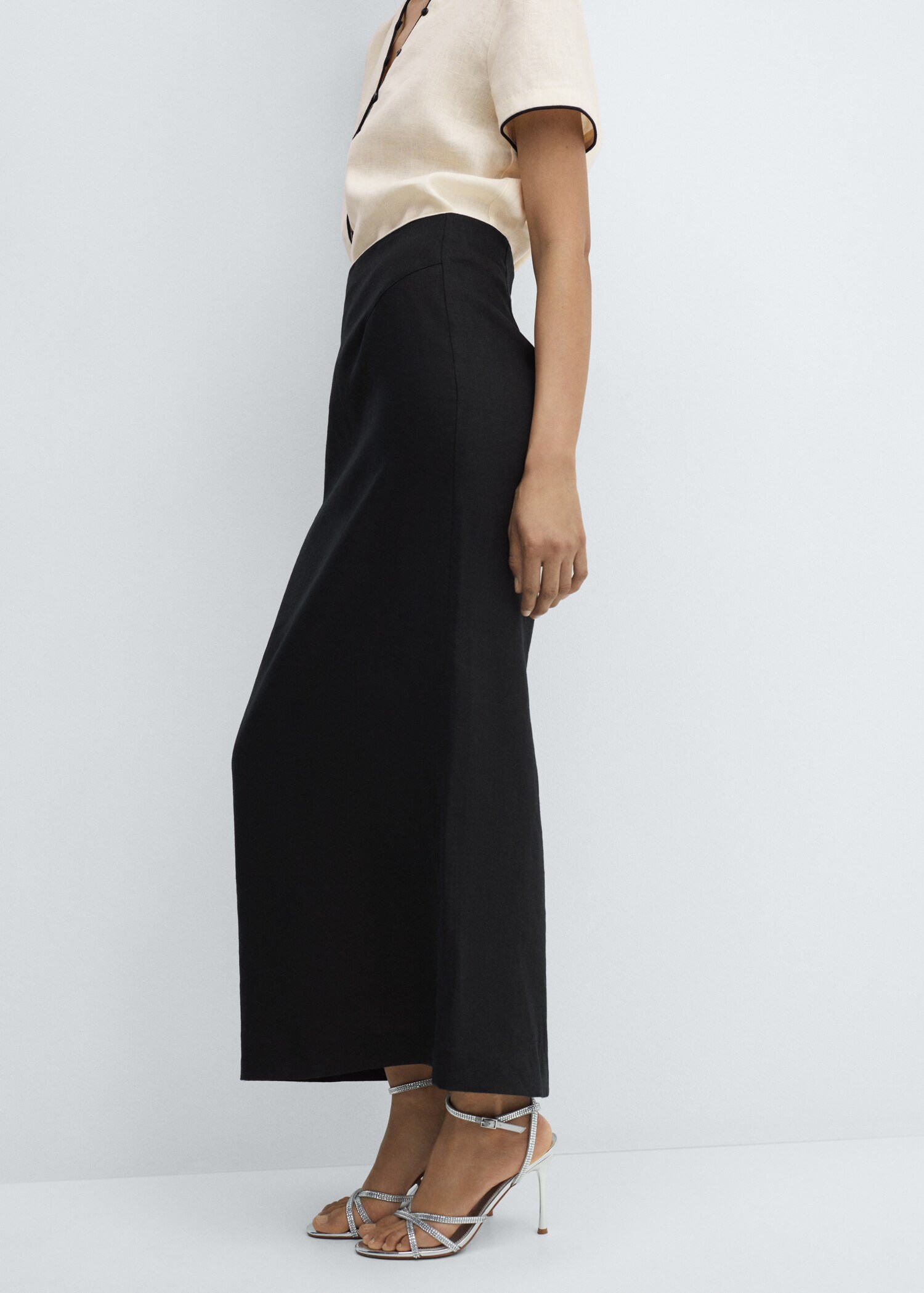 Linen skirt with slit
