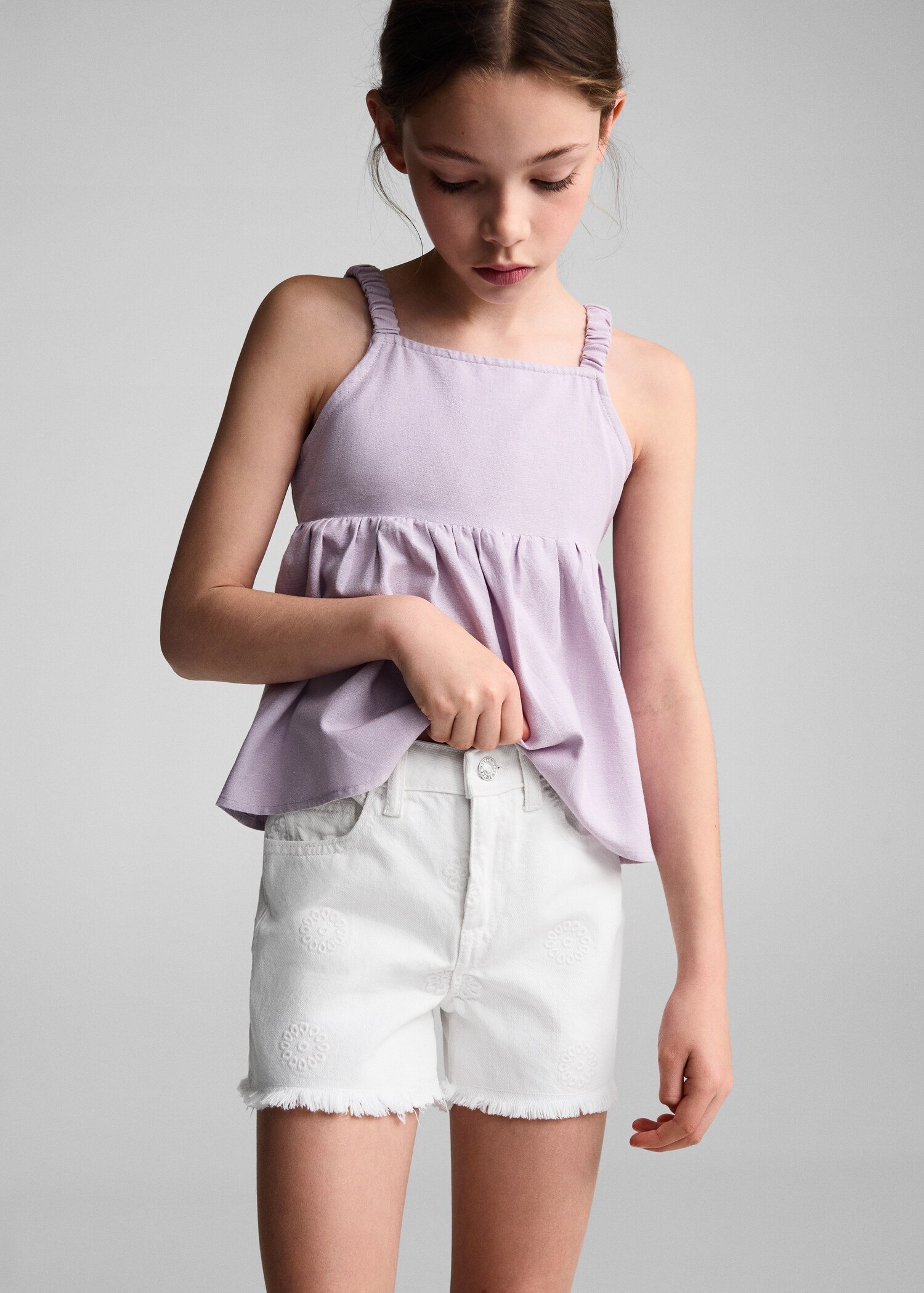 Frayed embroidered short