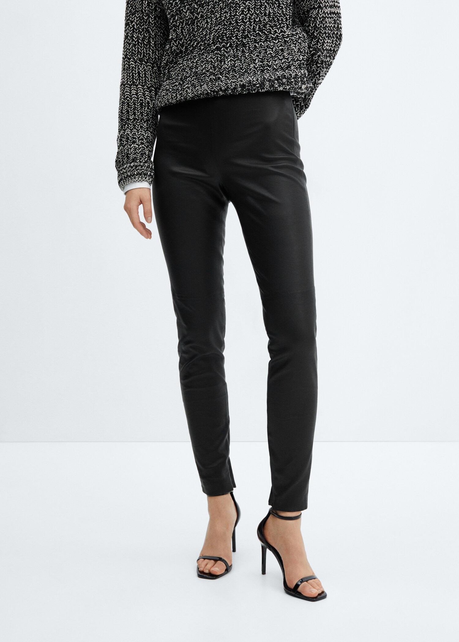 Leather leggings with zip