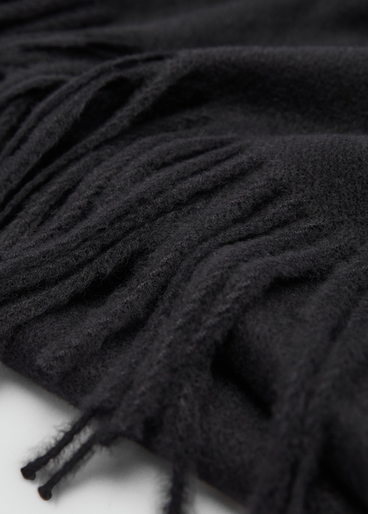Fringed edge scarf