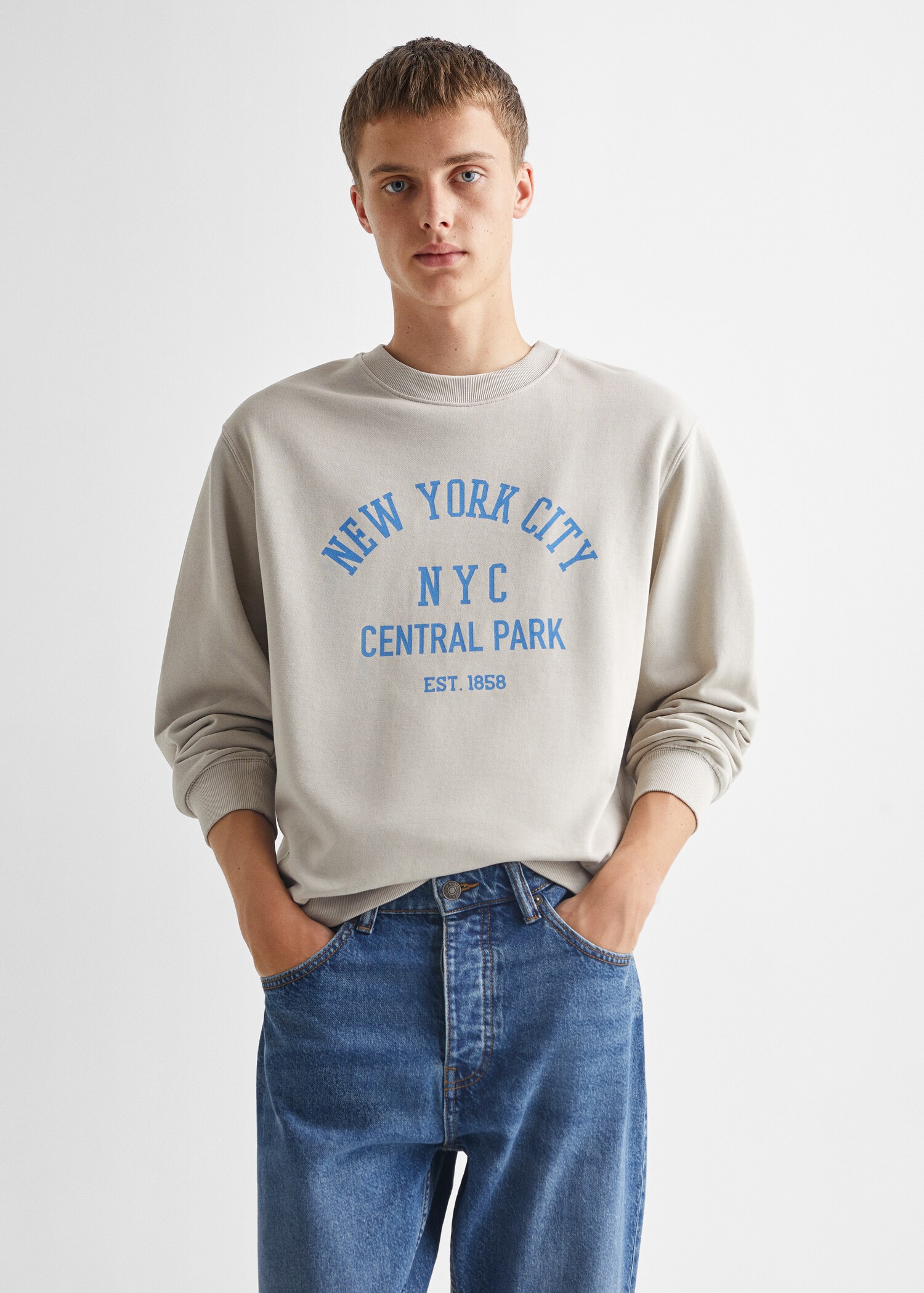 Tapered-fit jeans with buttons