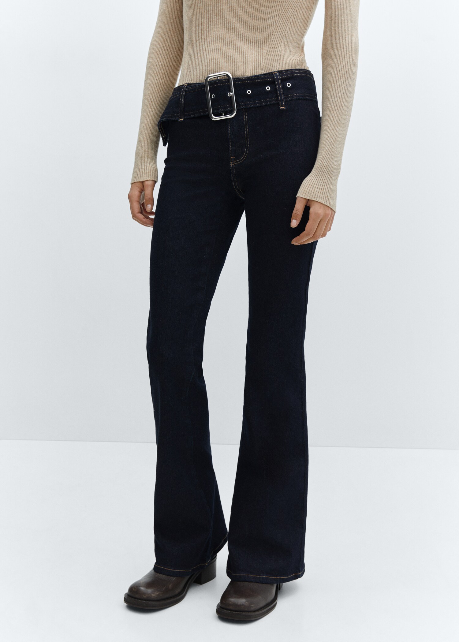 Flared jeans with belt