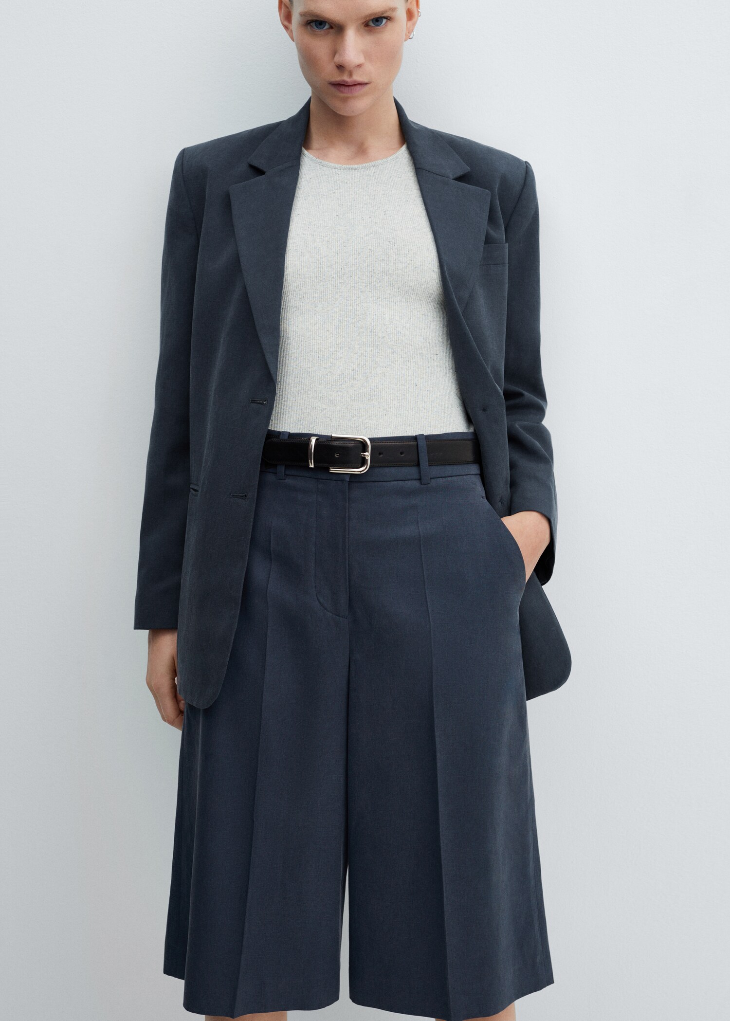 Lyocell pleated bermuda shorts