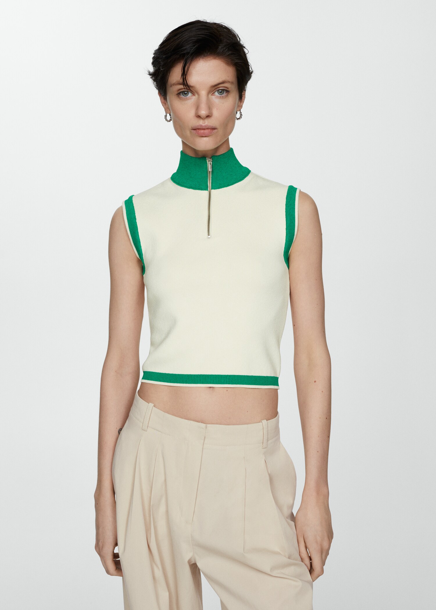 Buttoned round-neck cardigan