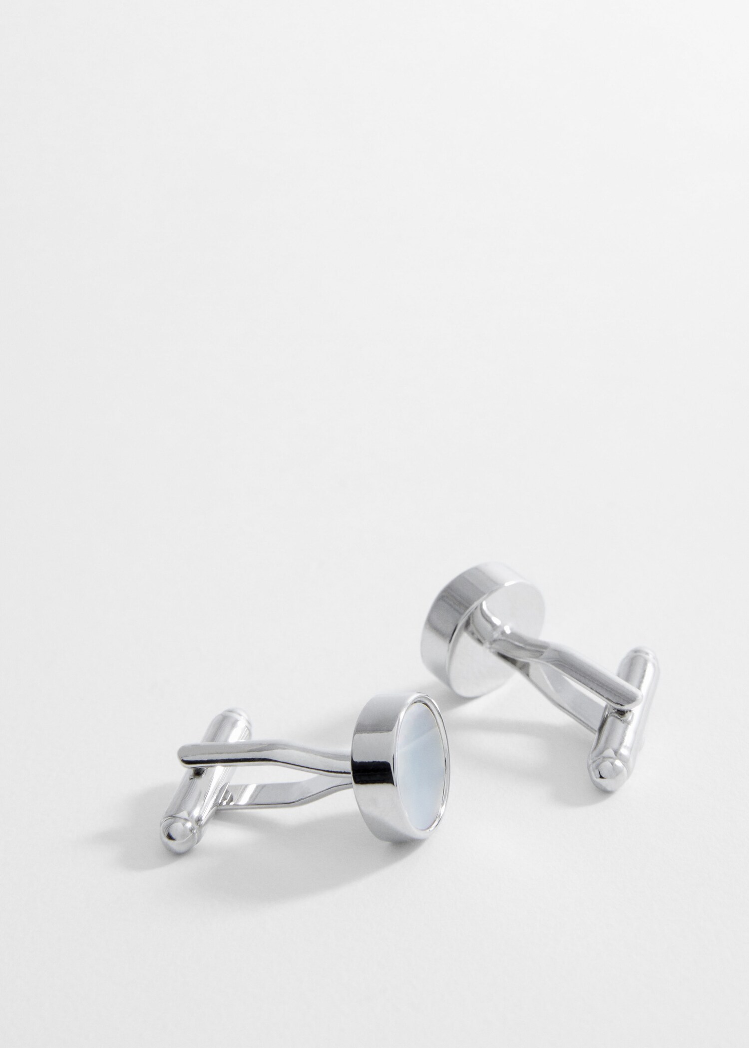 Round mother-of-pearl cufflinks