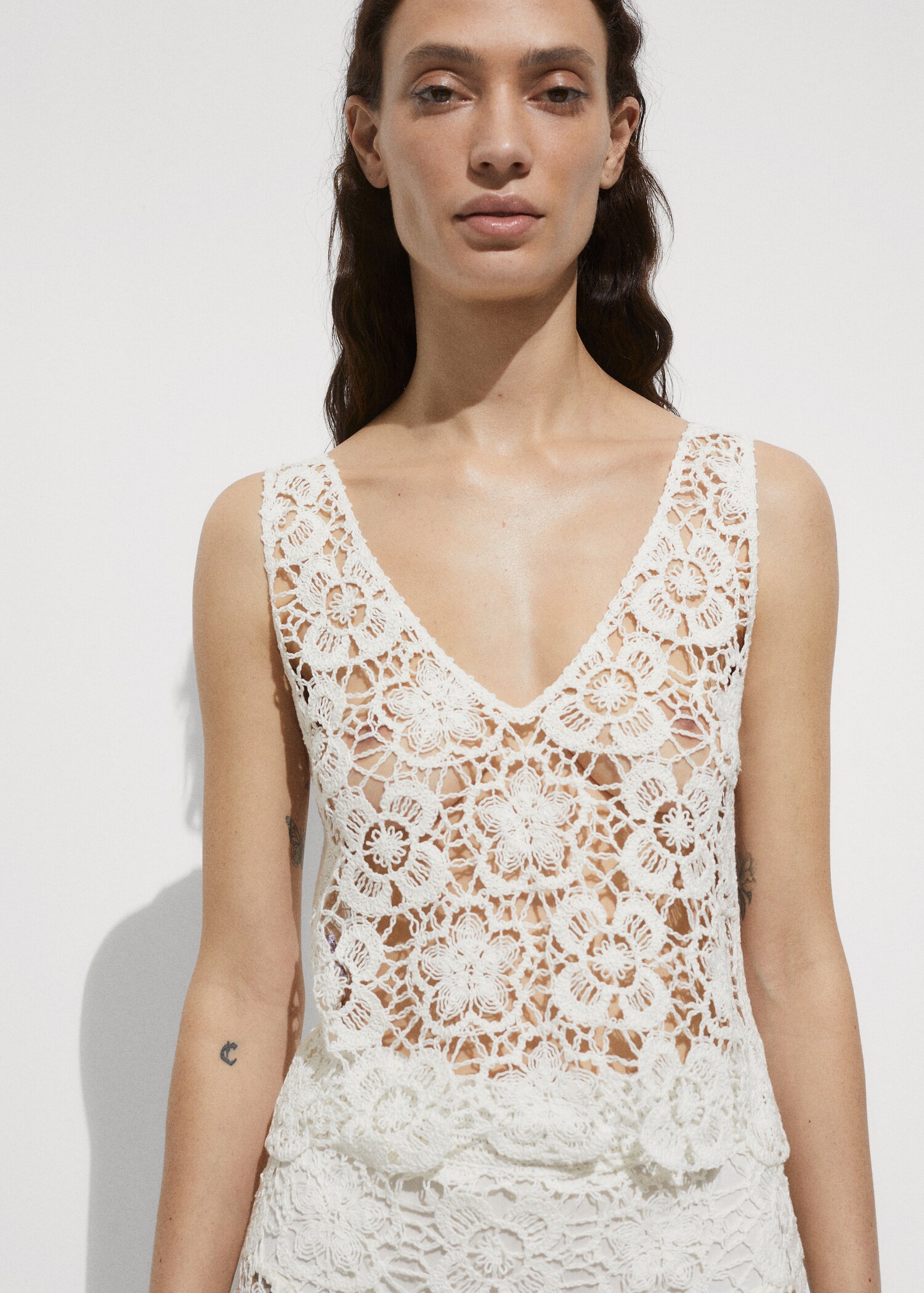 Crochet top with flowers