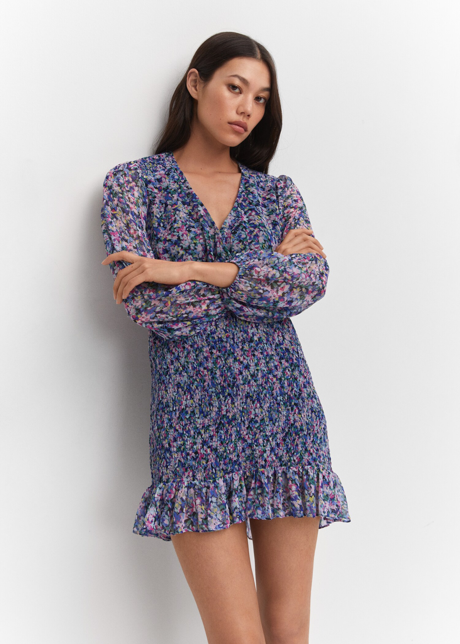 Short dress with ruched hem