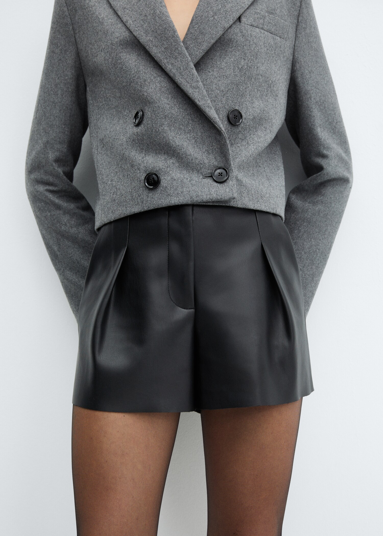 Skin-effect pleated shorts