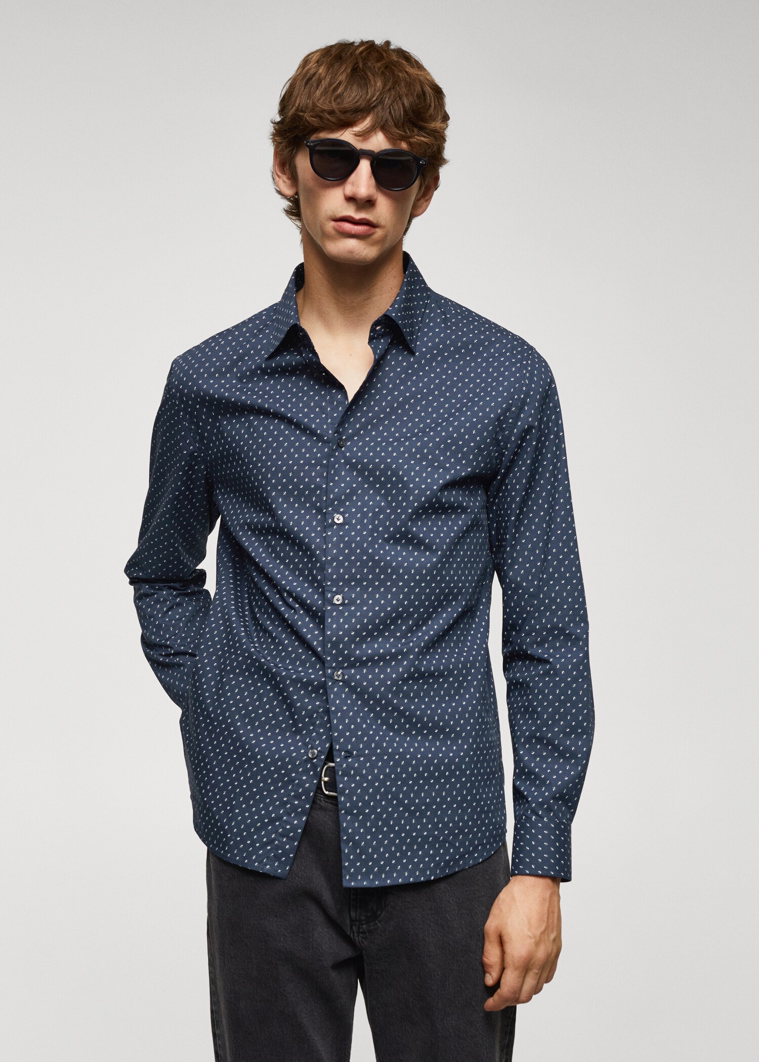 100% cotton shirt with micro-leaf print