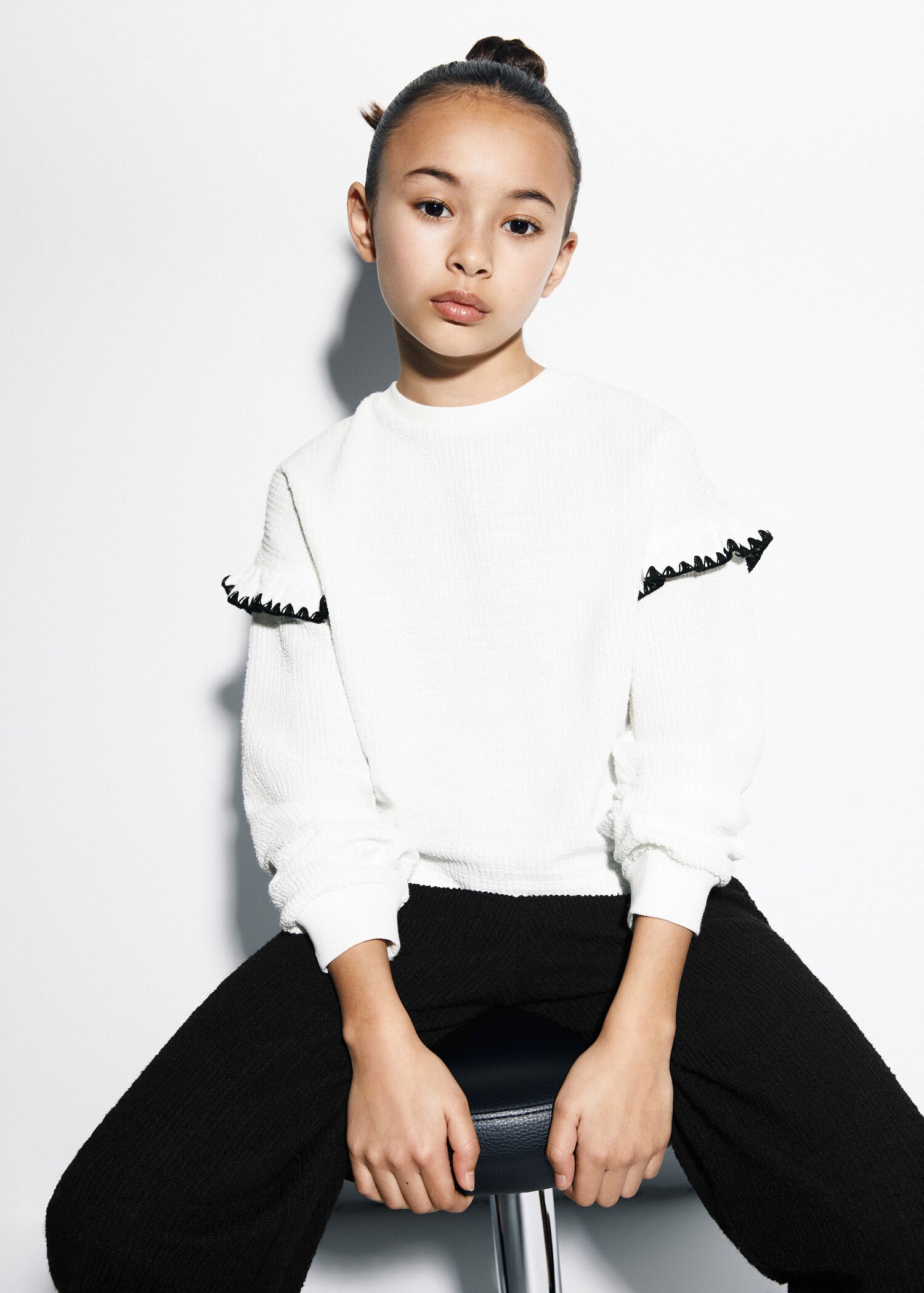Ruffled textured sweatshirt