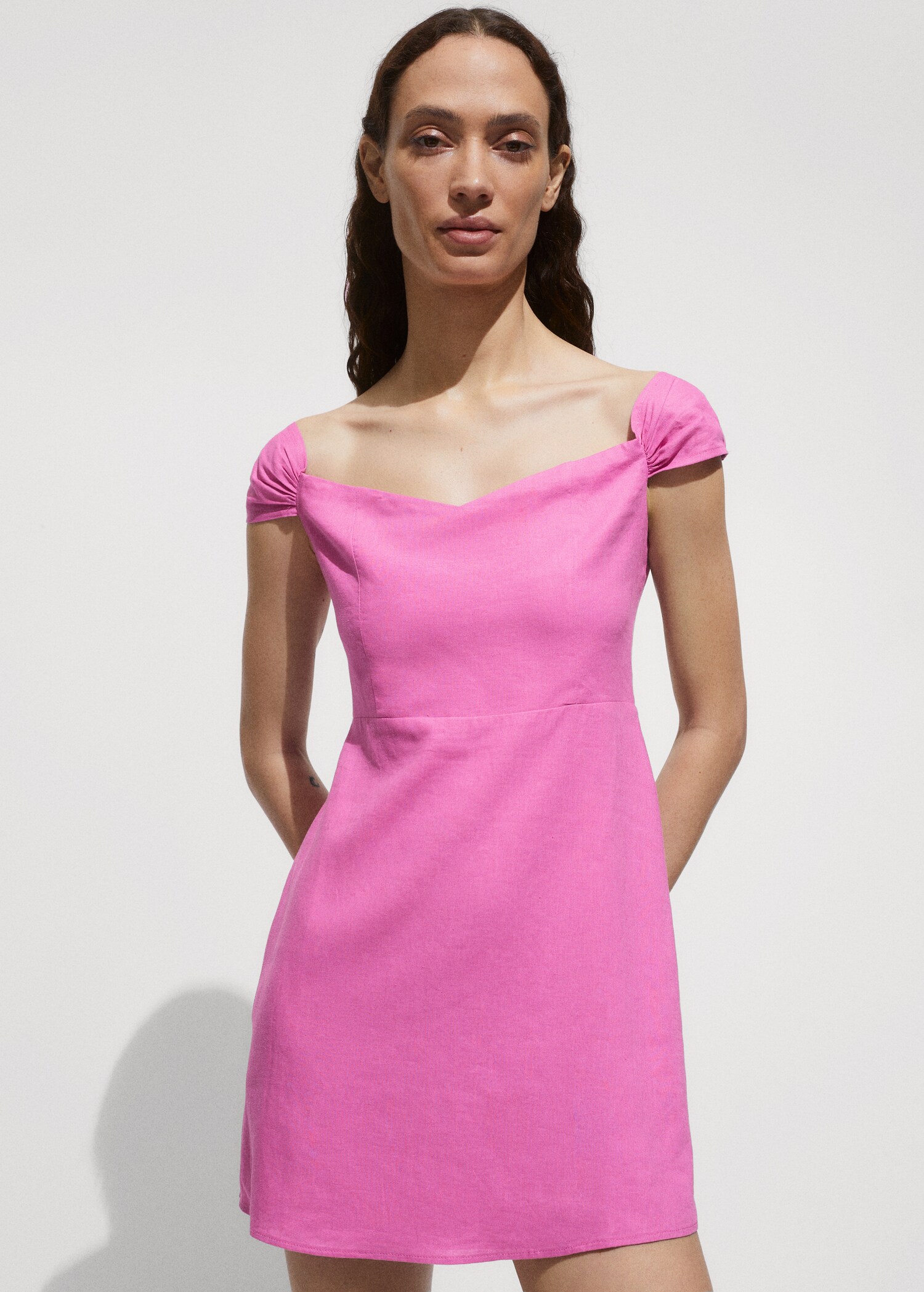 Boat-neck linen dress