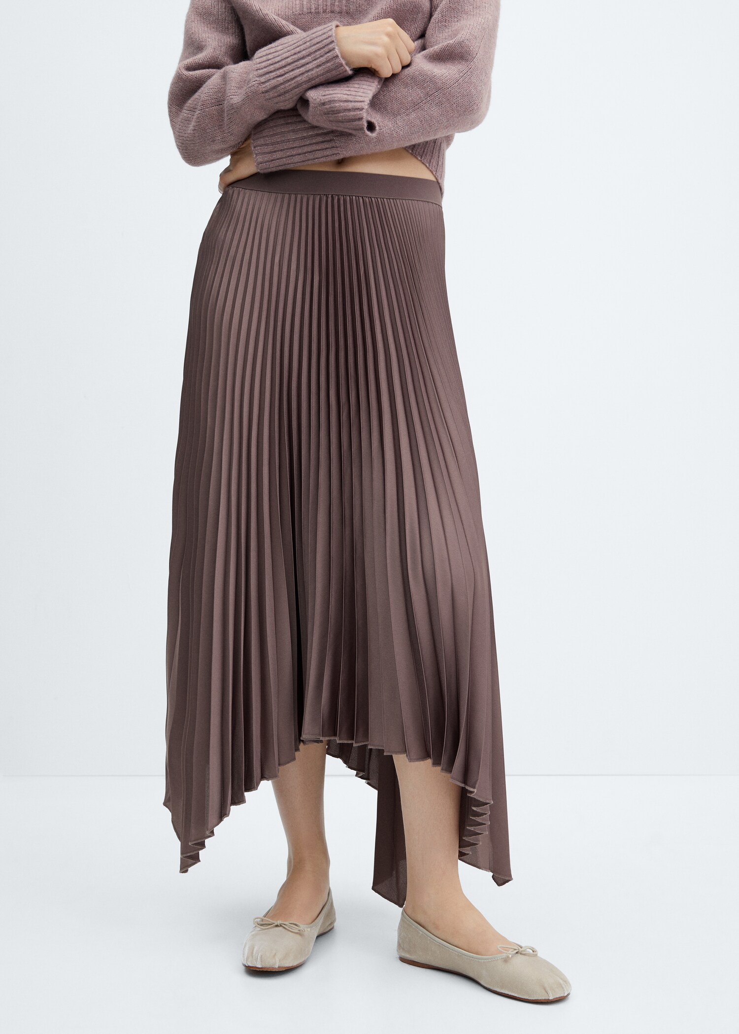 Irregular pleated skirt