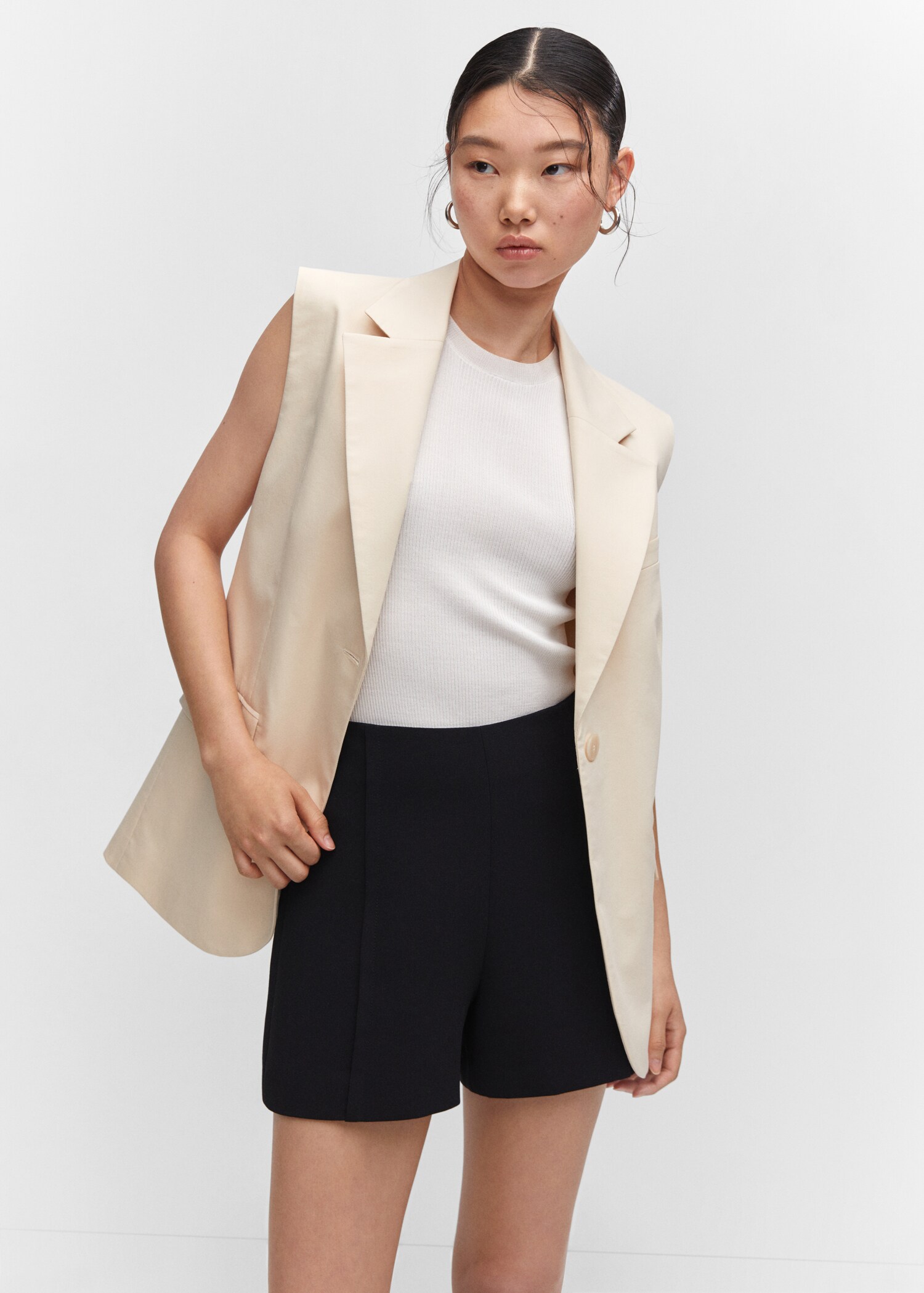 Long vest with pockets