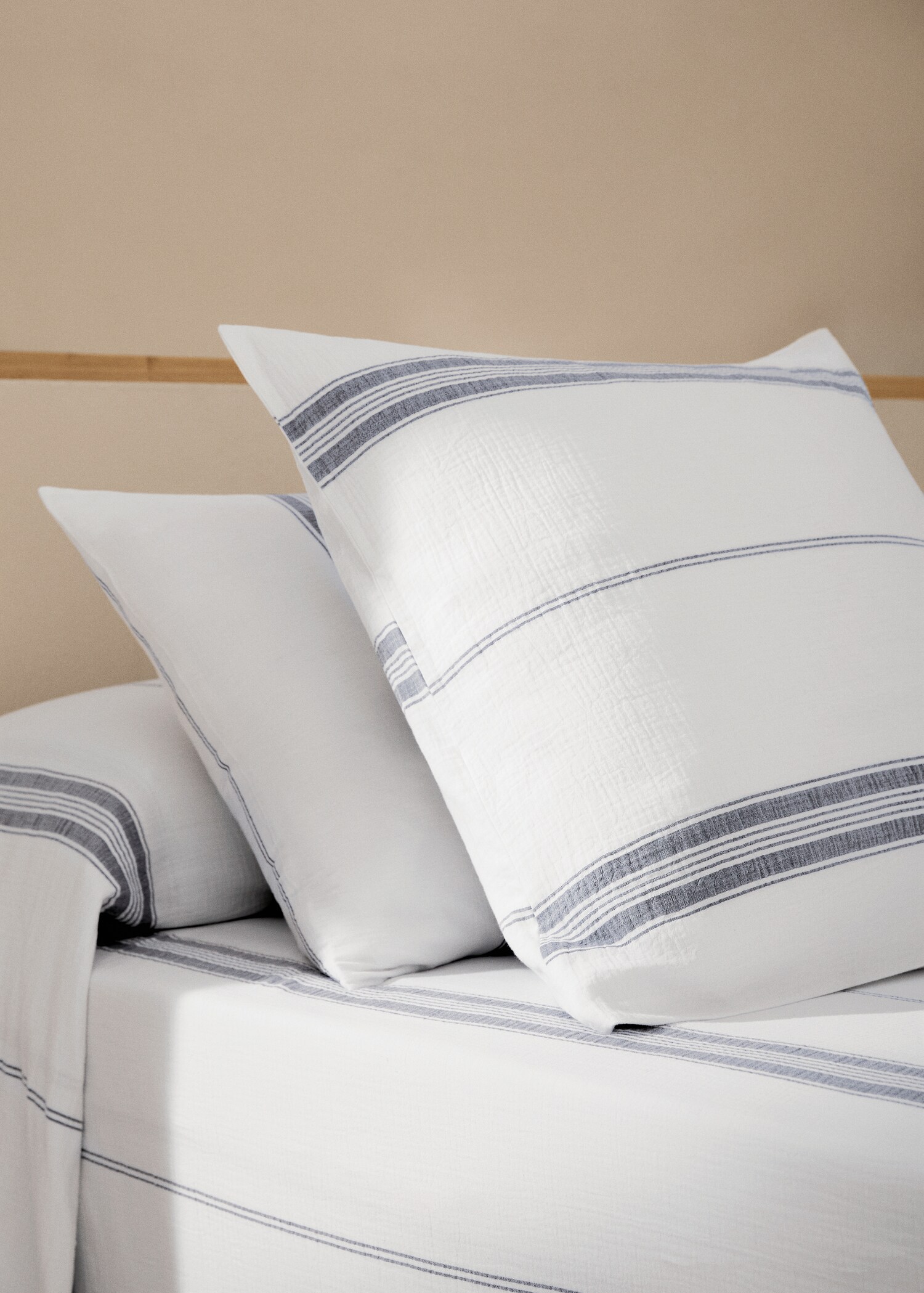 Stripedtextured cotton pillowcase 50x75cm