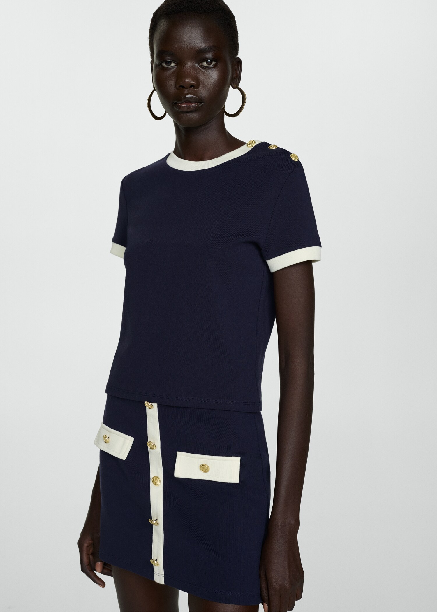 T-shirt with contrasting buttons