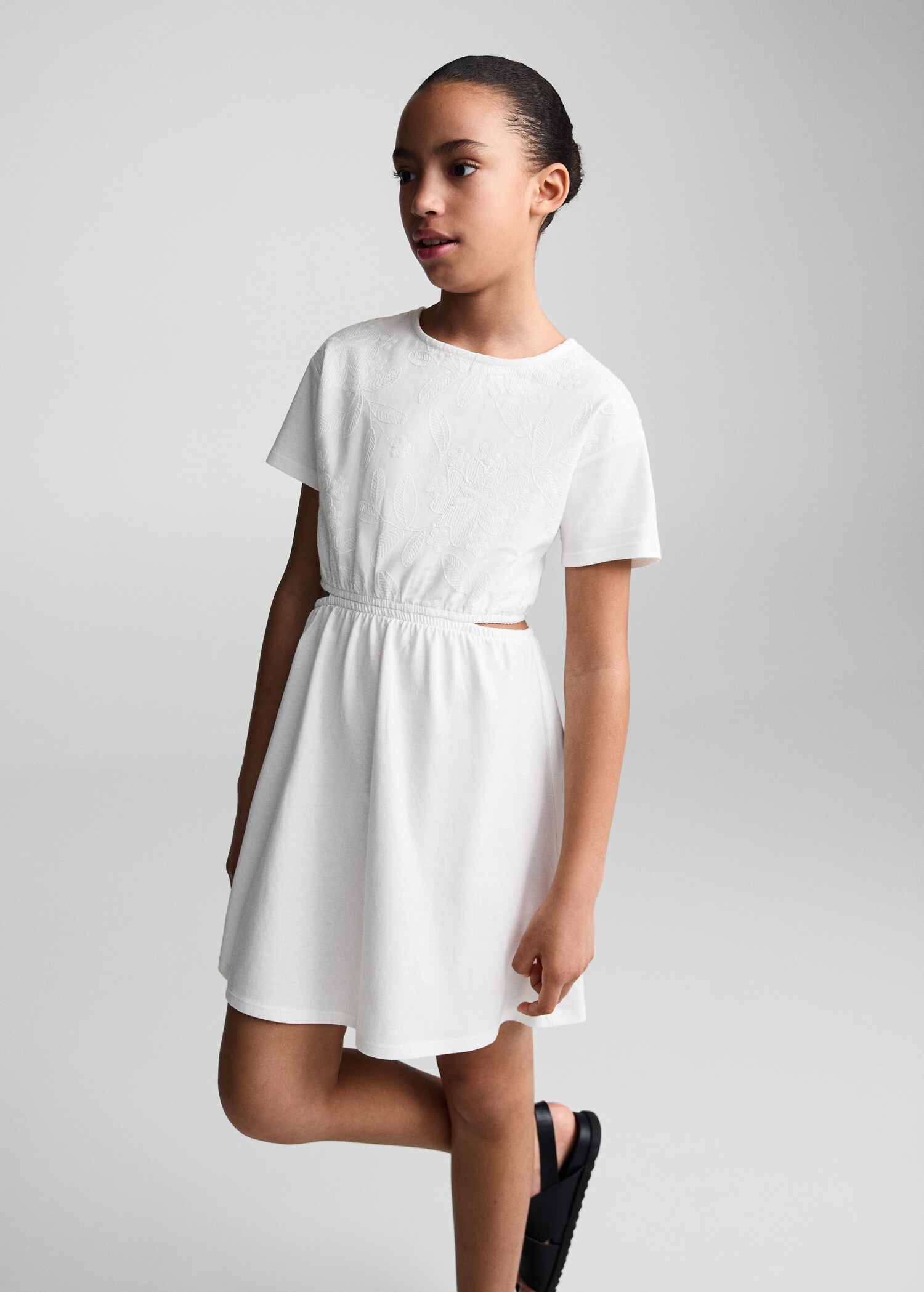Embroidered dress with side slits