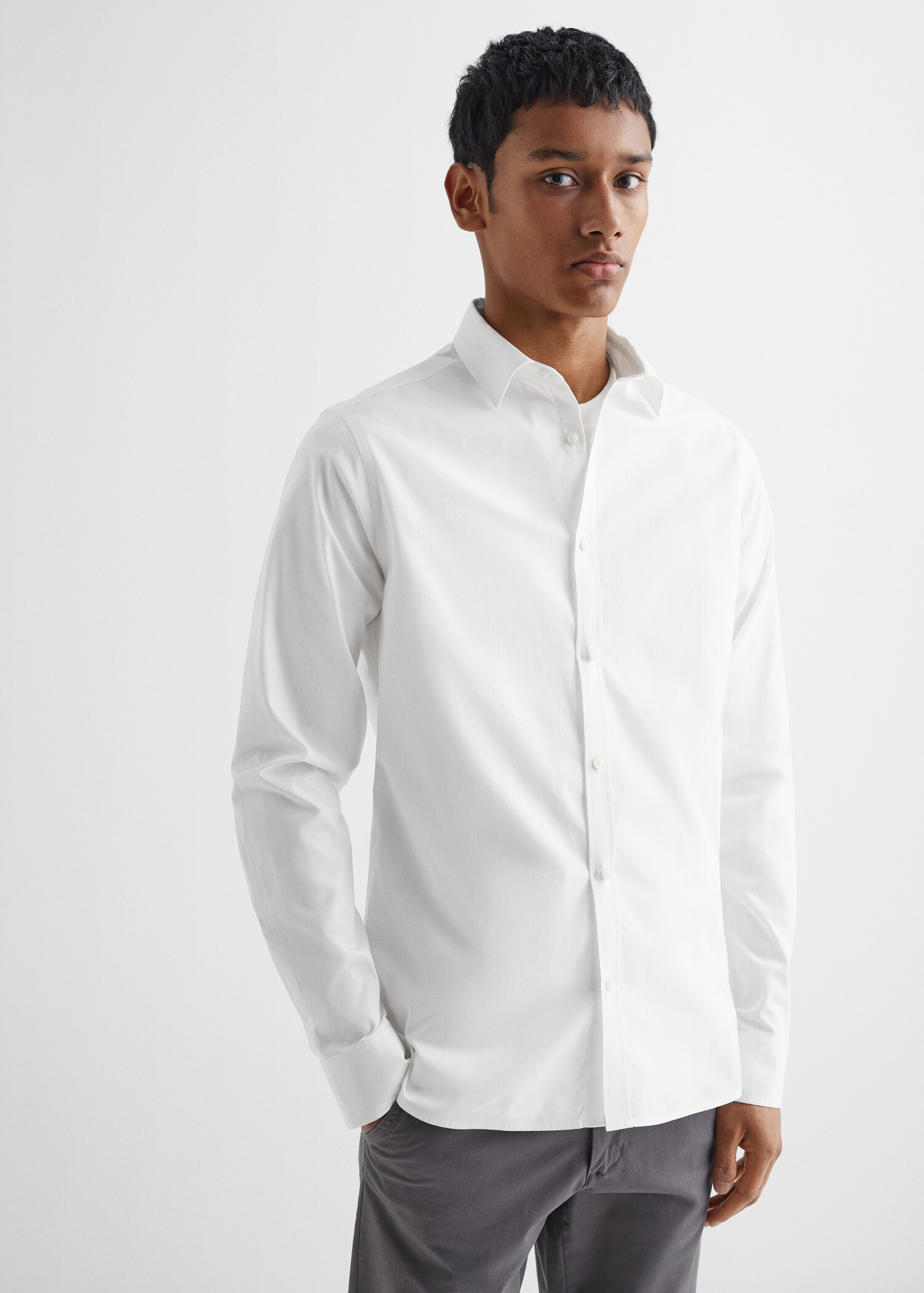 Basic slim-fit cotton shirt