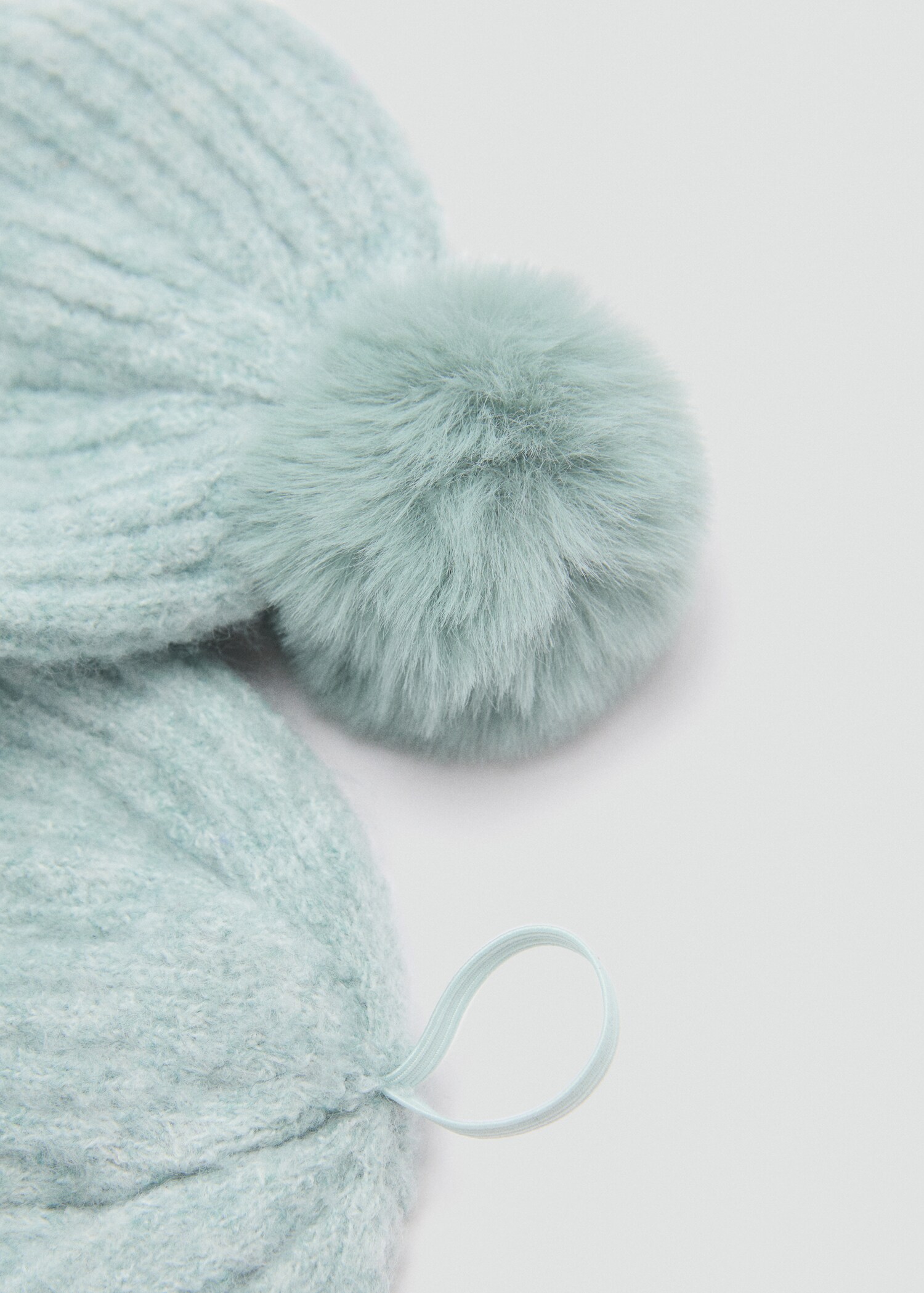 Pompom knit scarf