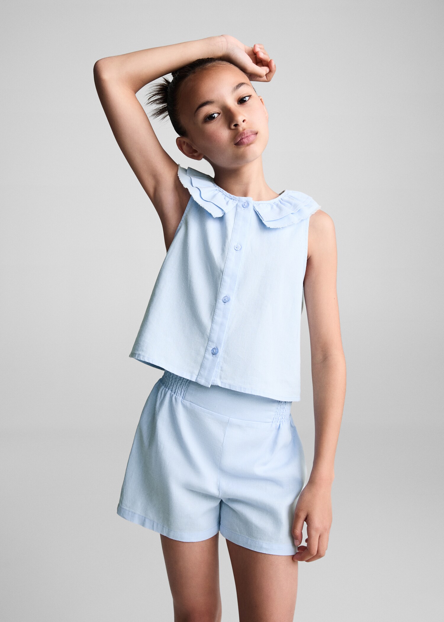 Linen shorts with drawstring waist