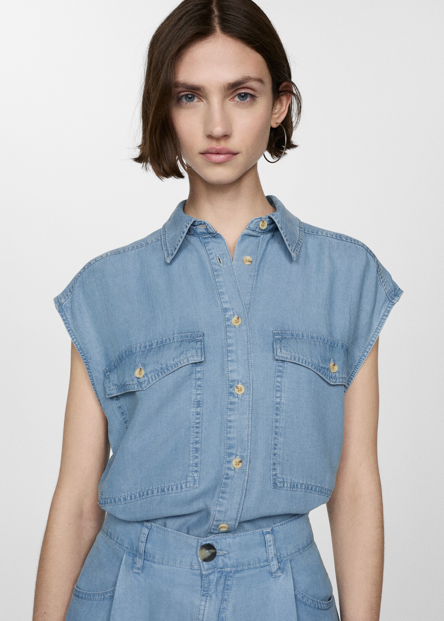 Lyocell sleeveless shirt